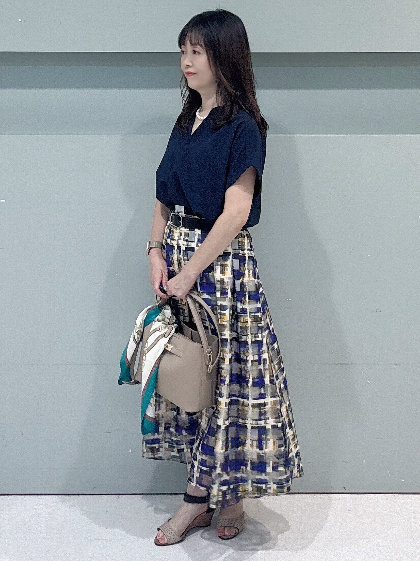 makiさんの「UNTITLED｜【残暑も快適/セットアップ可/接触冷感】エアリークールブラウス」を使ったコーディネート