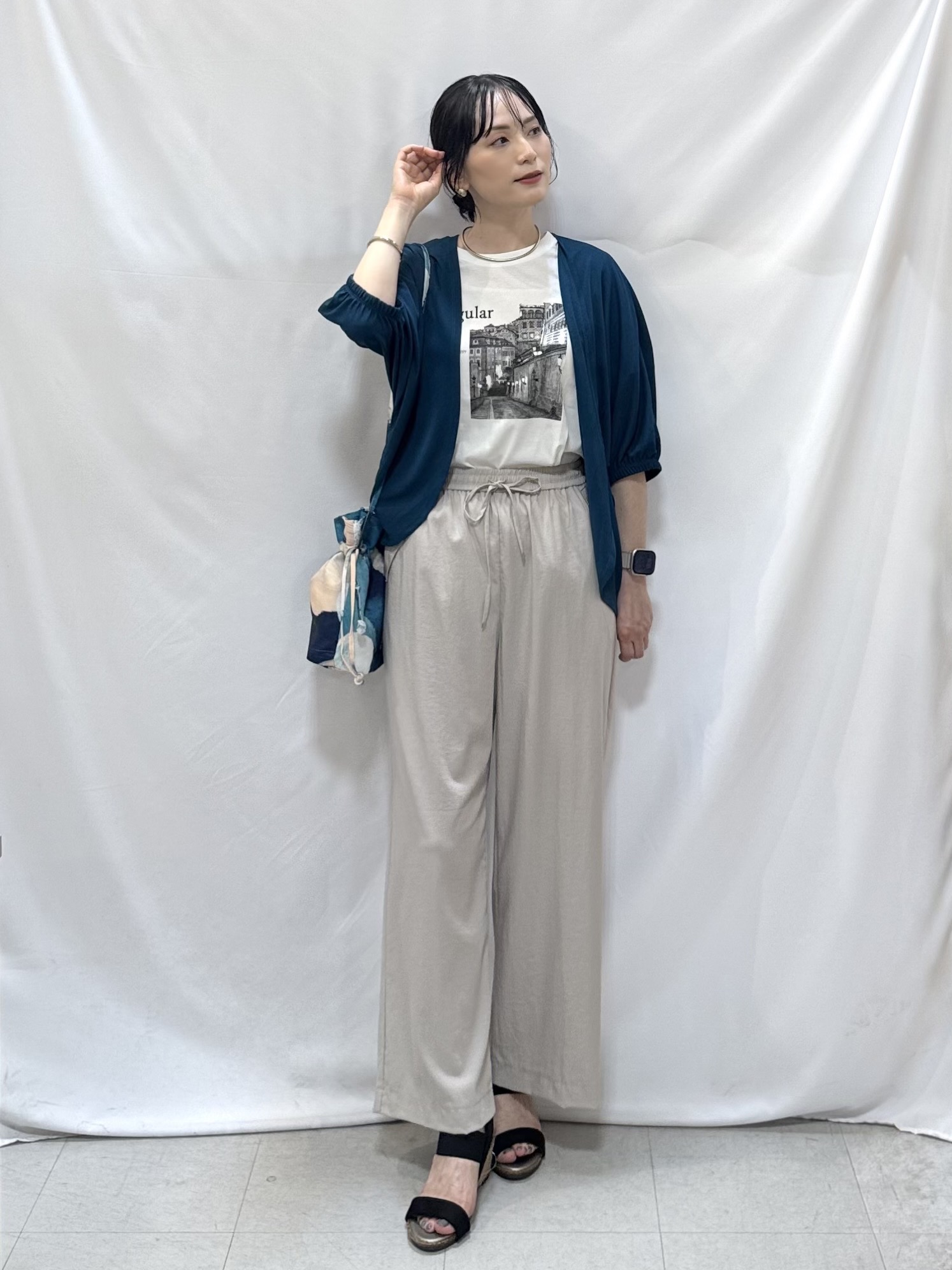 𝐇𝐢𝐫𝐨𝐦𝐢さんの「SHOO･LA･RUE｜【UV/体型カバー】冷房や朝晩の冷え込み対策にも さらとろ5分袖カーディガン」を使ったコーディネート