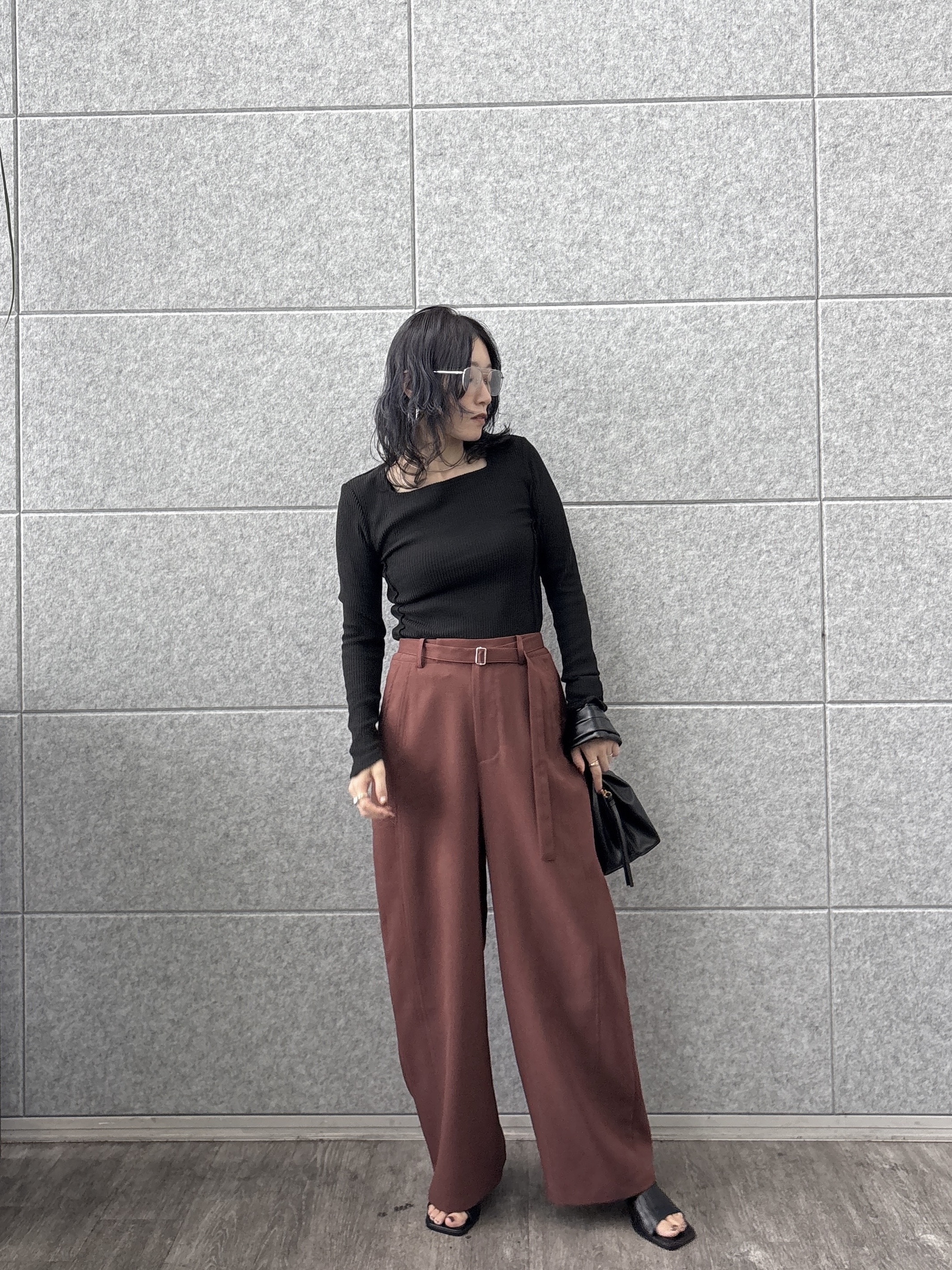 kotakiさんの「INDIVI｜ベルト付きバレルパンツ」を使ったコーディネート