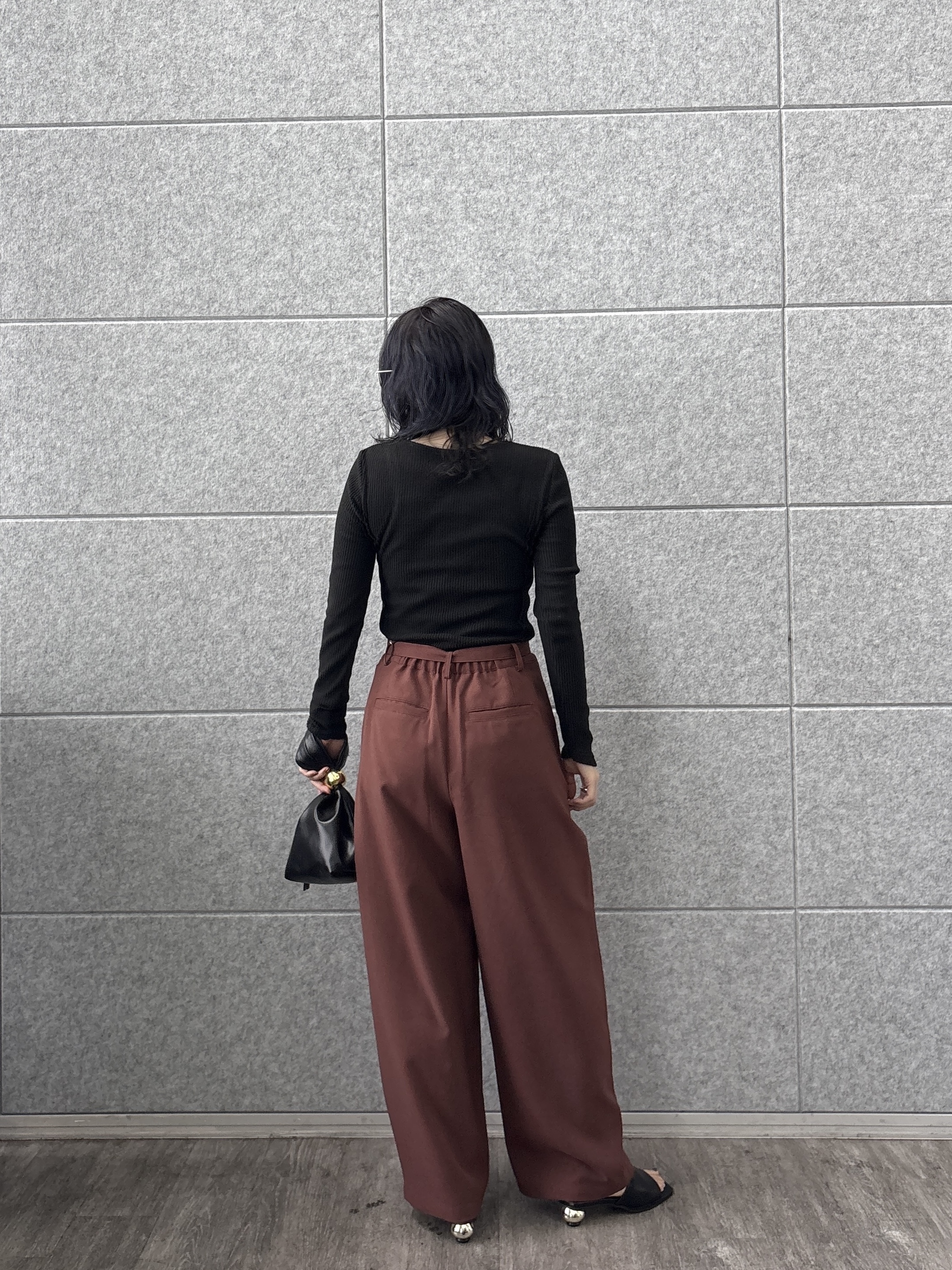 kotakiさんの「INDIVI｜ベルト付きバレルパンツ」を使ったコーディネート