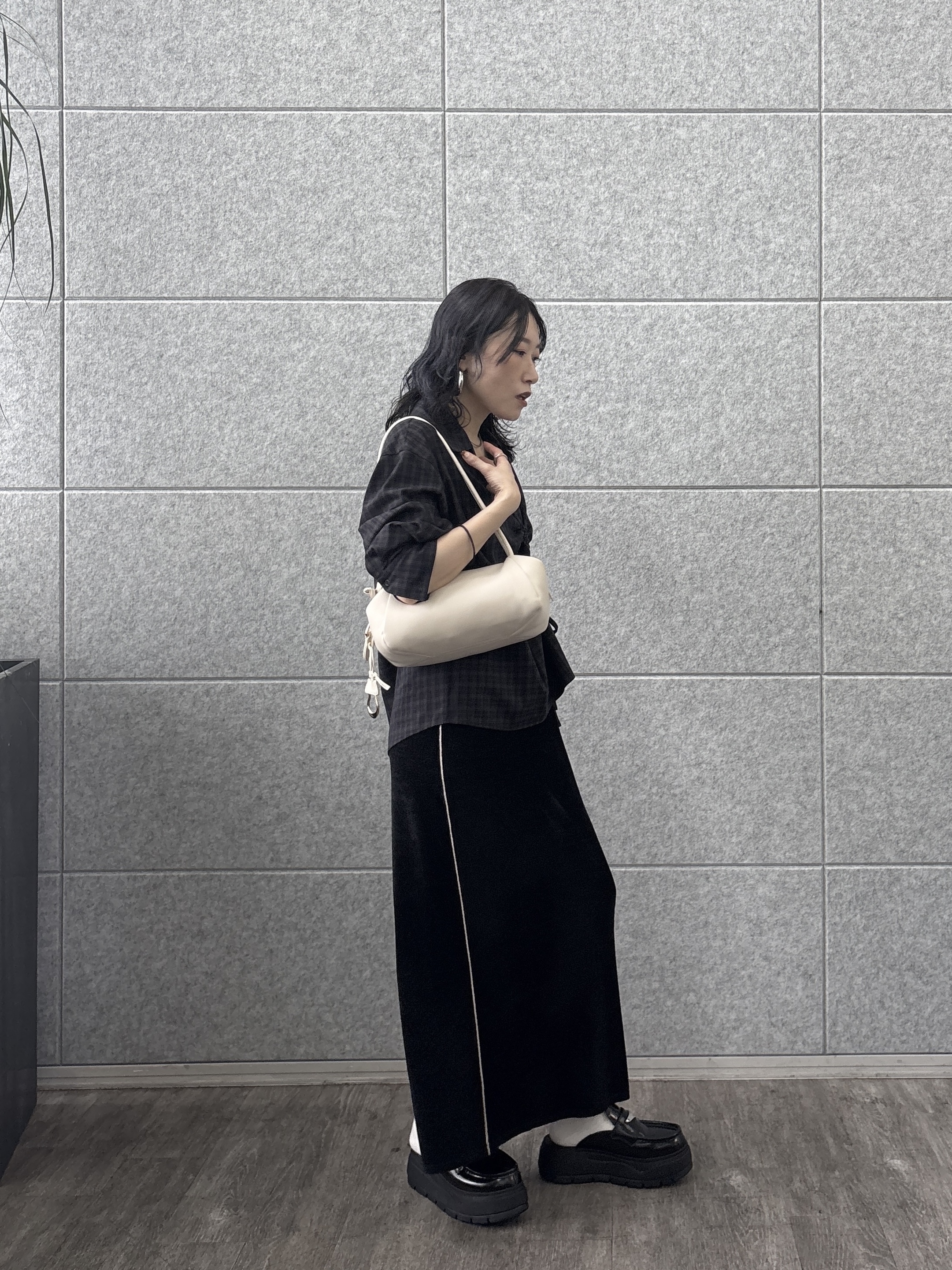 kotakiさんの「INDIVI｜バイアスシャーリングチェックシャツ【LIVE紹介／上枝みどりさん着用】」を使ったコーディネート