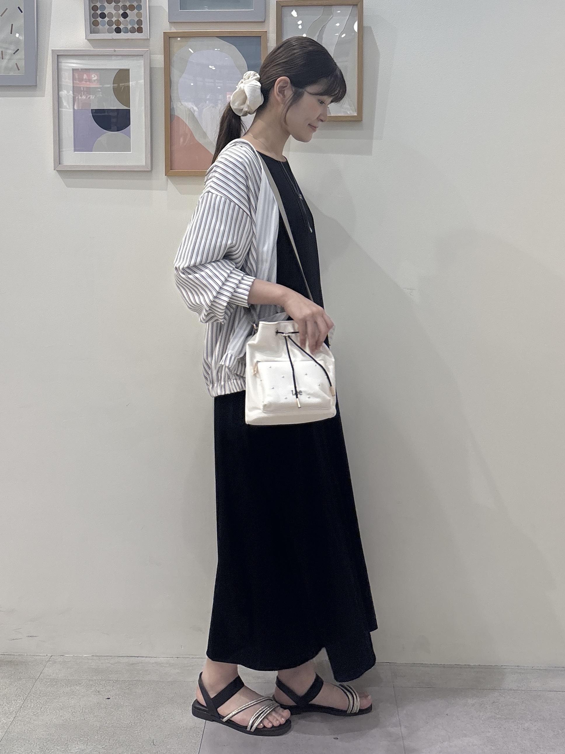 Rikaさんの「SHOO･LA･RUE｜【洗濯後しわになりにくい/S-LL】お顔も手の甲もしっかりカバー　日よけ・指穴付きUVパーカ」を使ったコーディネート
