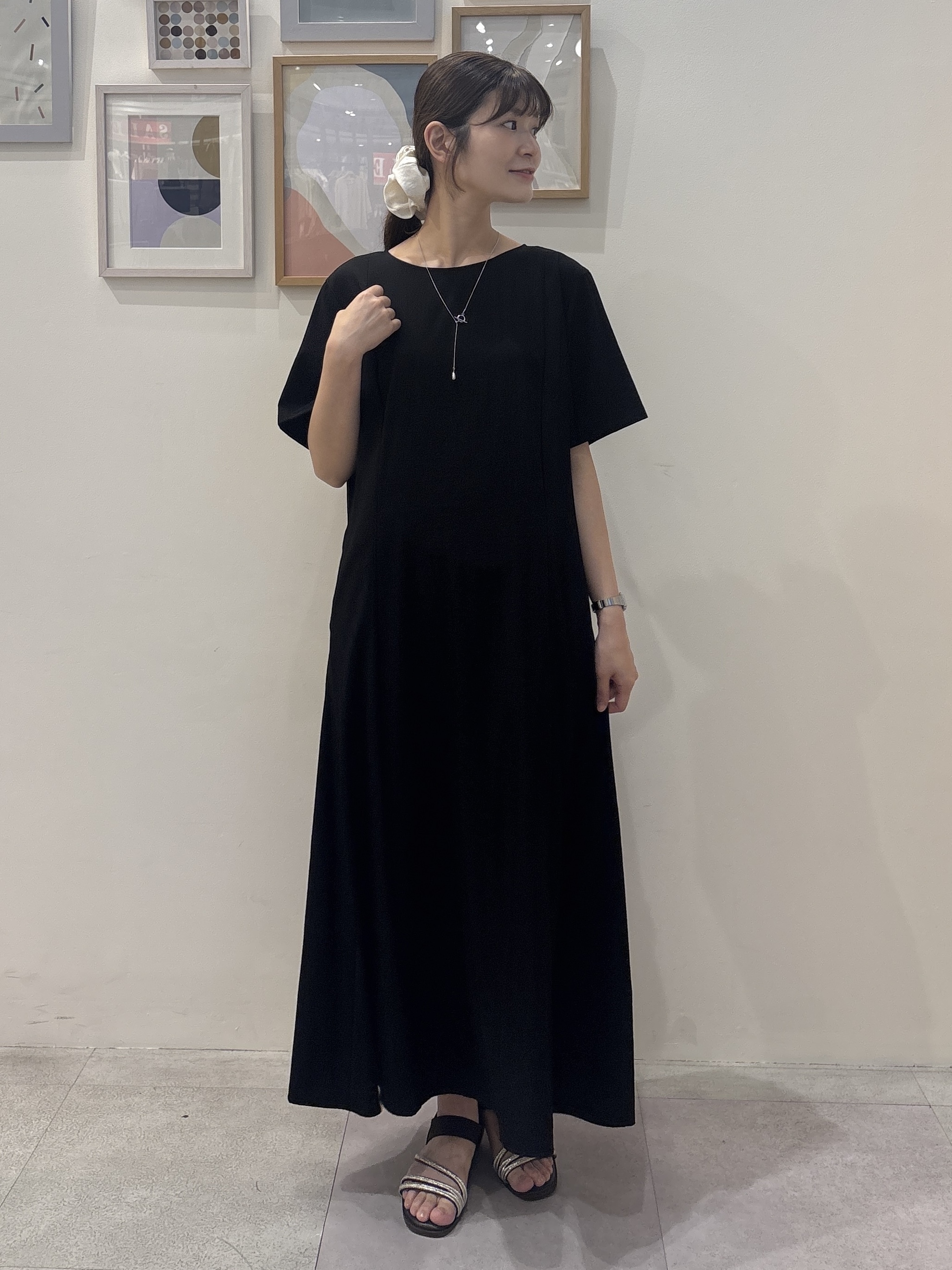 Rikaさんの「SHOO･LA･RUE｜【洗濯後しわになりにくい/S-LL】お顔も手の甲もしっかりカバー　日よけ・指穴付きUVパーカ」を使ったコーディネート
