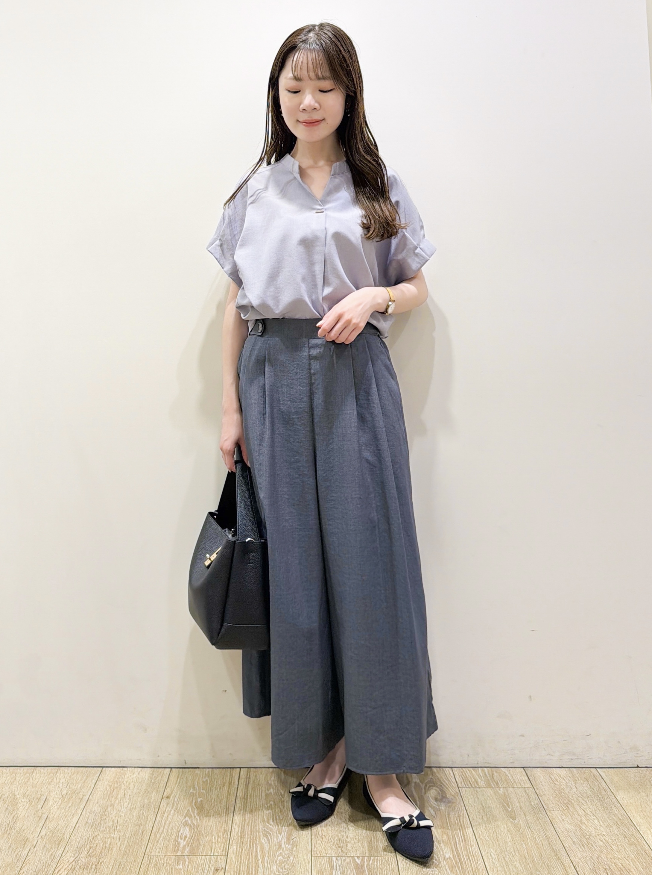 ayaさんの「index｜【接触冷感／吸水速乾】タックスキッパーブラウス《防シワ／イージーアイロン／洗濯機OK／9col》」を使ったコーディネート