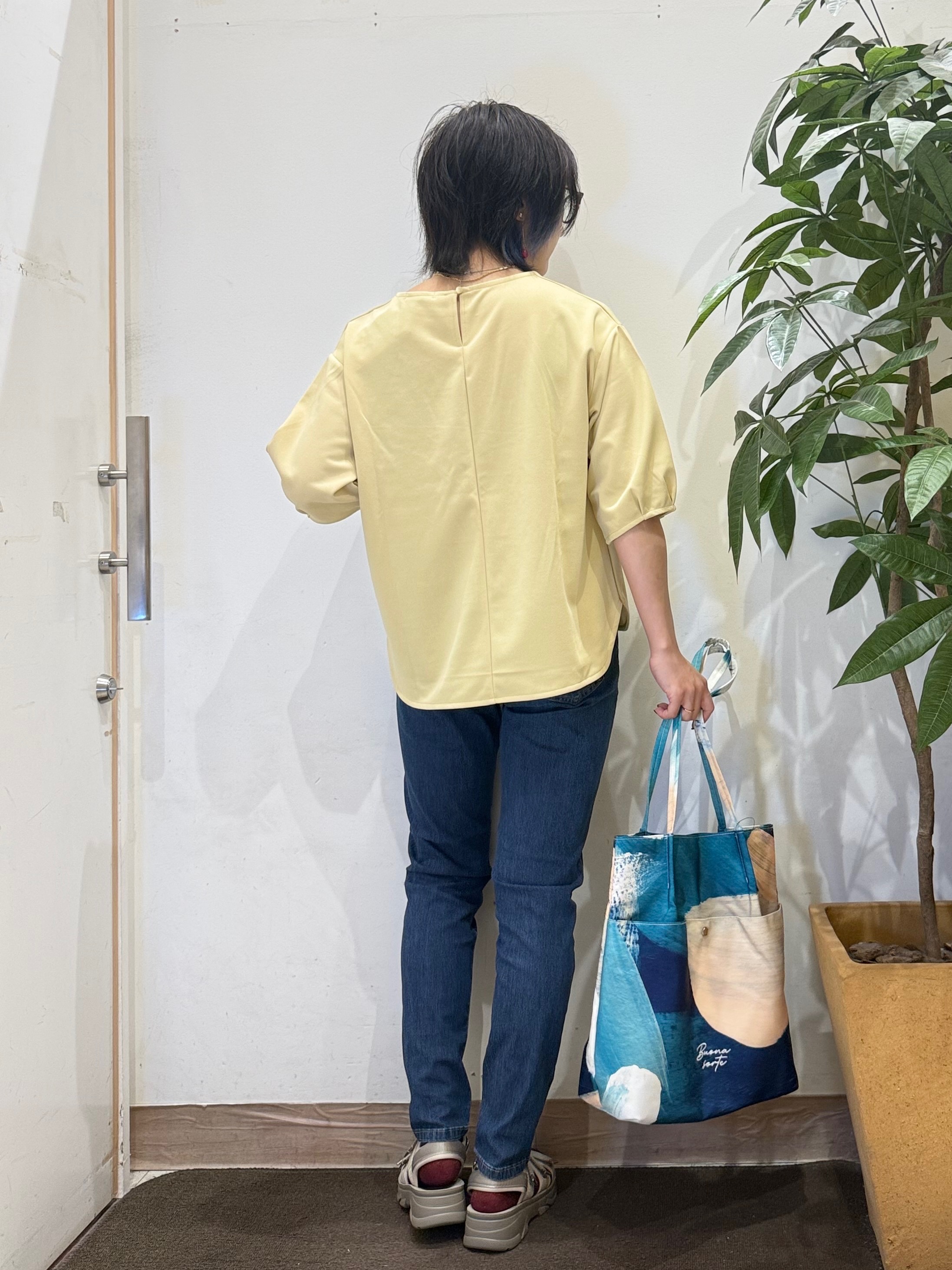 misakiさんの「SHOO･LA･RUE｜【2点セット/洗濯機可/S-LL】インせず着られる ネックレス付き 5分袖Ｔシャツ」を使ったコーディネート