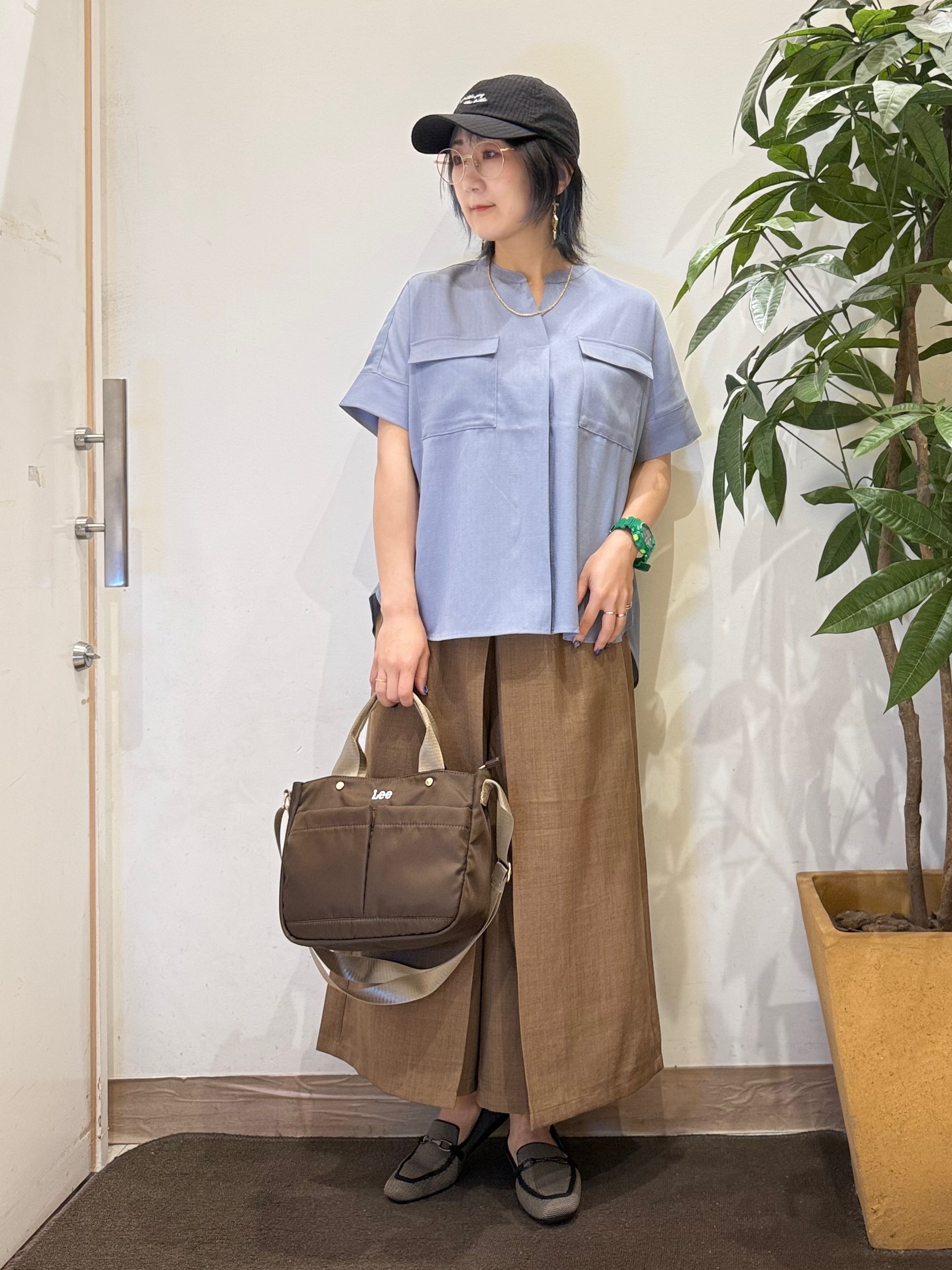 misakiさんの「SHOO･LA･RUE｜【洗濯後しわになりにくい/UV/吸水速乾】Wポケットが目を引く オンオフ使えるスキッパーブラウス」を使ったコーディネート