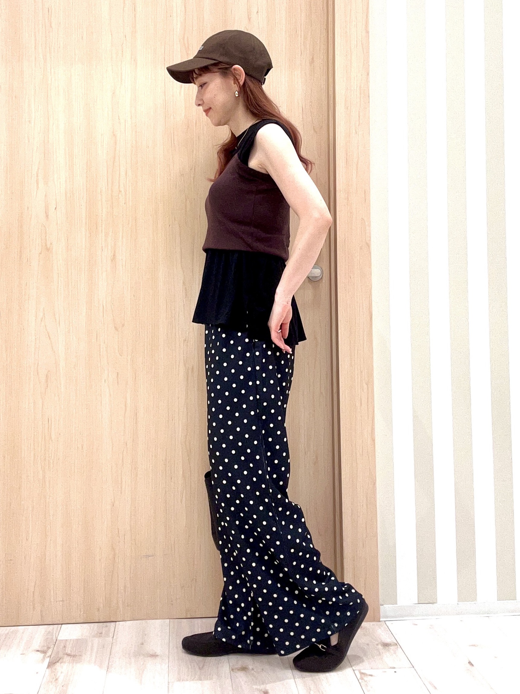 ririさんの「SHOO･LA･RUE｜【UVカット/接触冷感】上品に涼し気 とろみタックノースリーブトップス」を使ったコーディネート