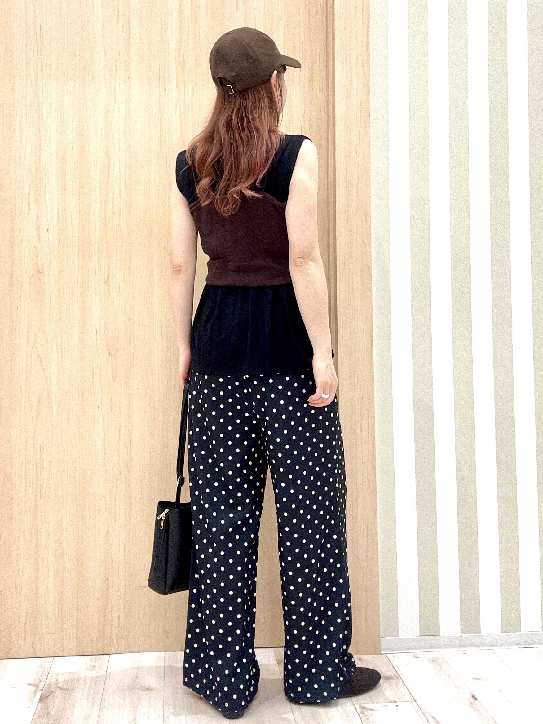 ririさんの「SHOO･LA･RUE｜【UVカット/接触冷感】上品に涼し気 とろみタックノースリーブトップス」を使ったコーディネート