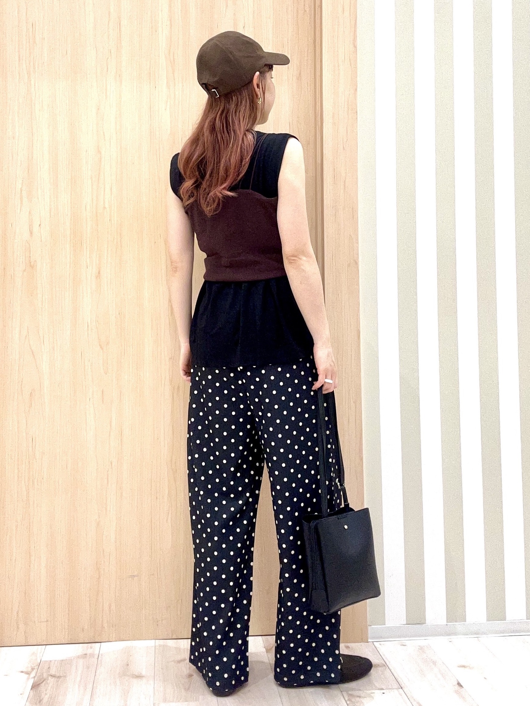ririさんの「SHOO･LA･RUE｜【UVカット/接触冷感】上品に涼し気 とろみタックノースリーブトップス」を使ったコーディネート