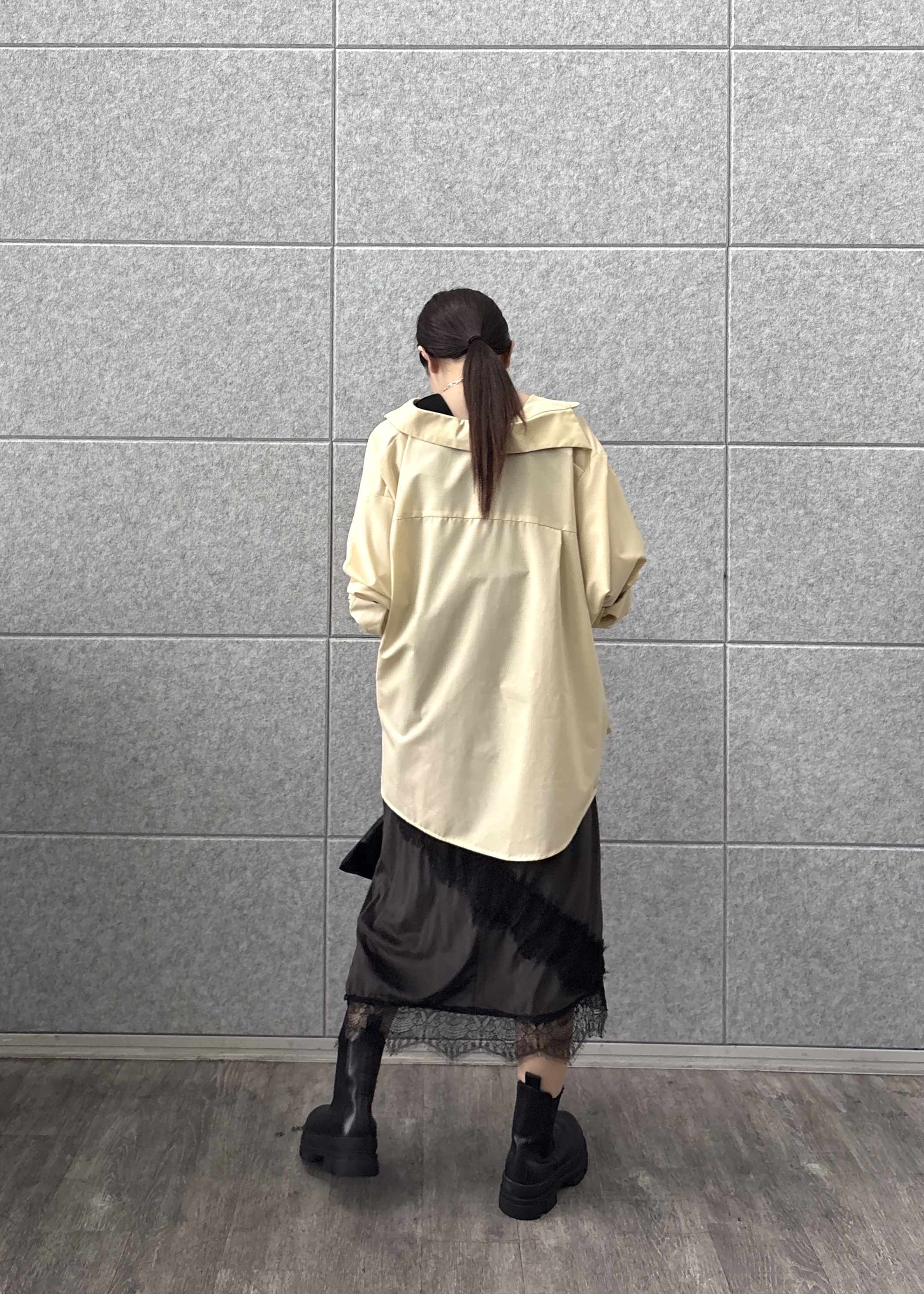 Renoさんの「INDIVI｜タイムレスフォルムシャツ【LIVE紹介／上枝みどりさん着用】」を使ったコーディネート