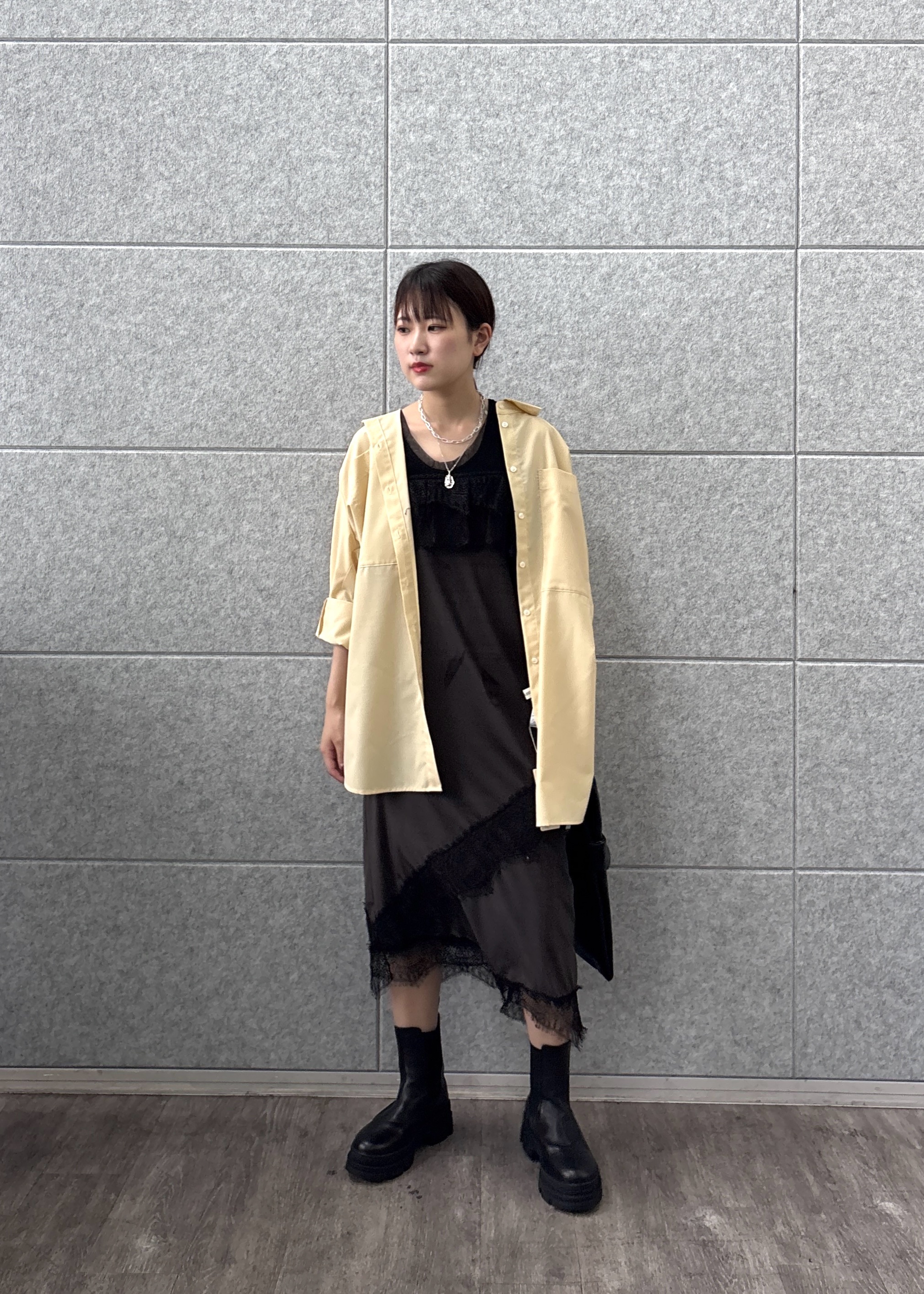 Renoさんの「INDIVI｜タイムレスフォルムシャツ【LIVE紹介／上枝みどりさん着用】」を使ったコーディネート