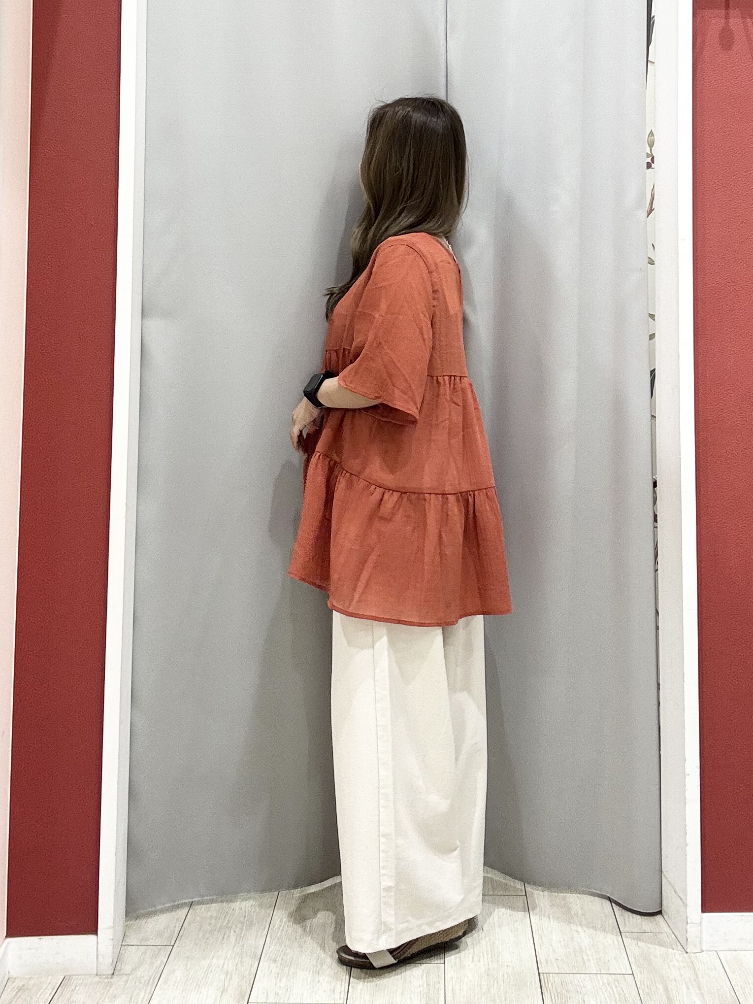 shioさんの「SHOO･LA･RUE｜【洗濯機可/S-LL】インせず着られる シアー素材が上品なティアードブラウス」を使ったコーディネート