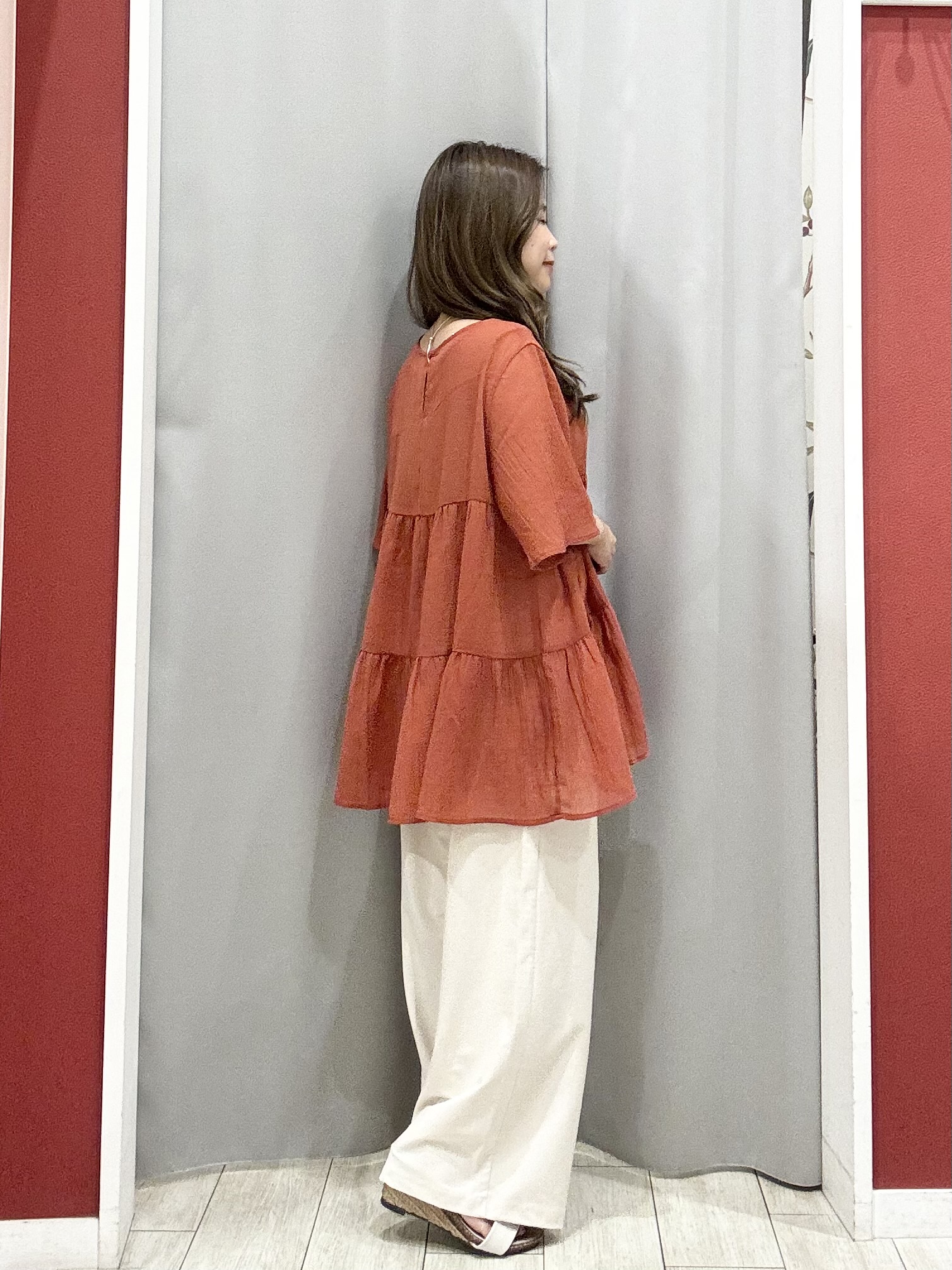 shioさんの「SHOO･LA･RUE｜【洗濯機可/S-LL】インせず着られる シアー素材が上品なティアードブラウス」を使ったコーディネート
