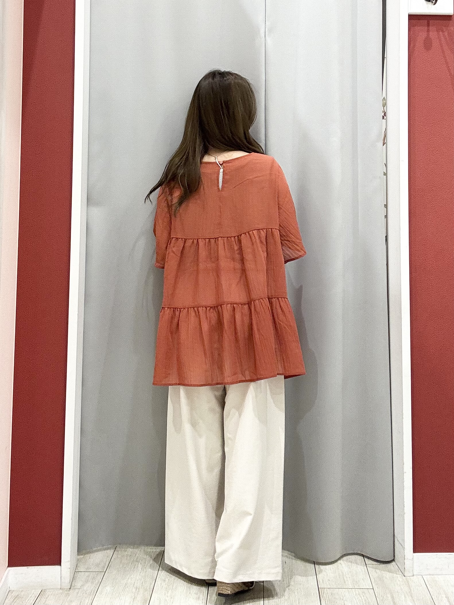 shioさんの「SHOO･LA･RUE｜【洗濯機可/S-LL】インせず着られる シアー素材が上品なティアードブラウス」を使ったコーディネート