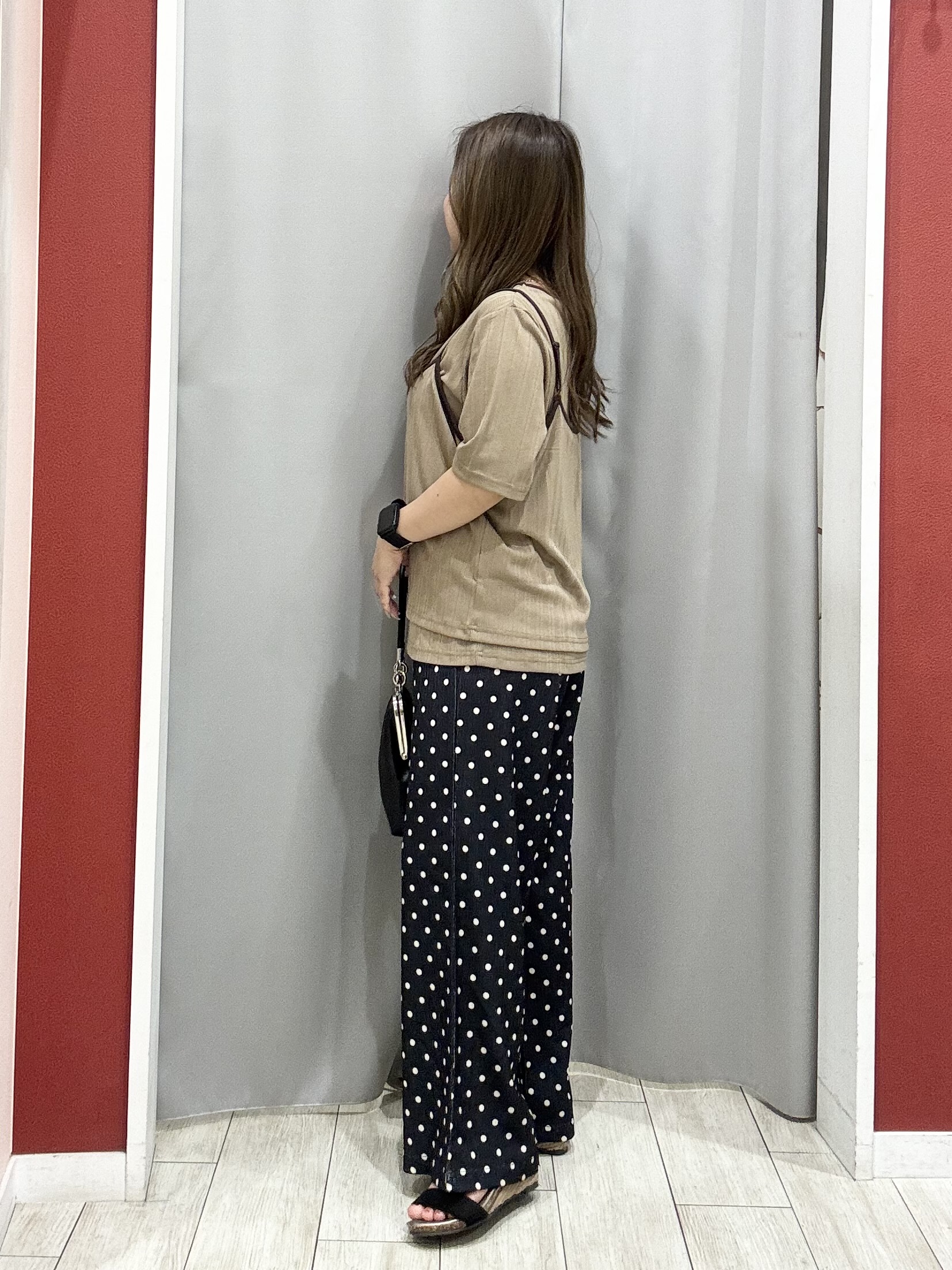 shioさんの「SHOO･LA･RUE｜【2点セット】ランダムテレコで細見え  配色使いTシャツ+キャミソール」を使ったコーディネート
