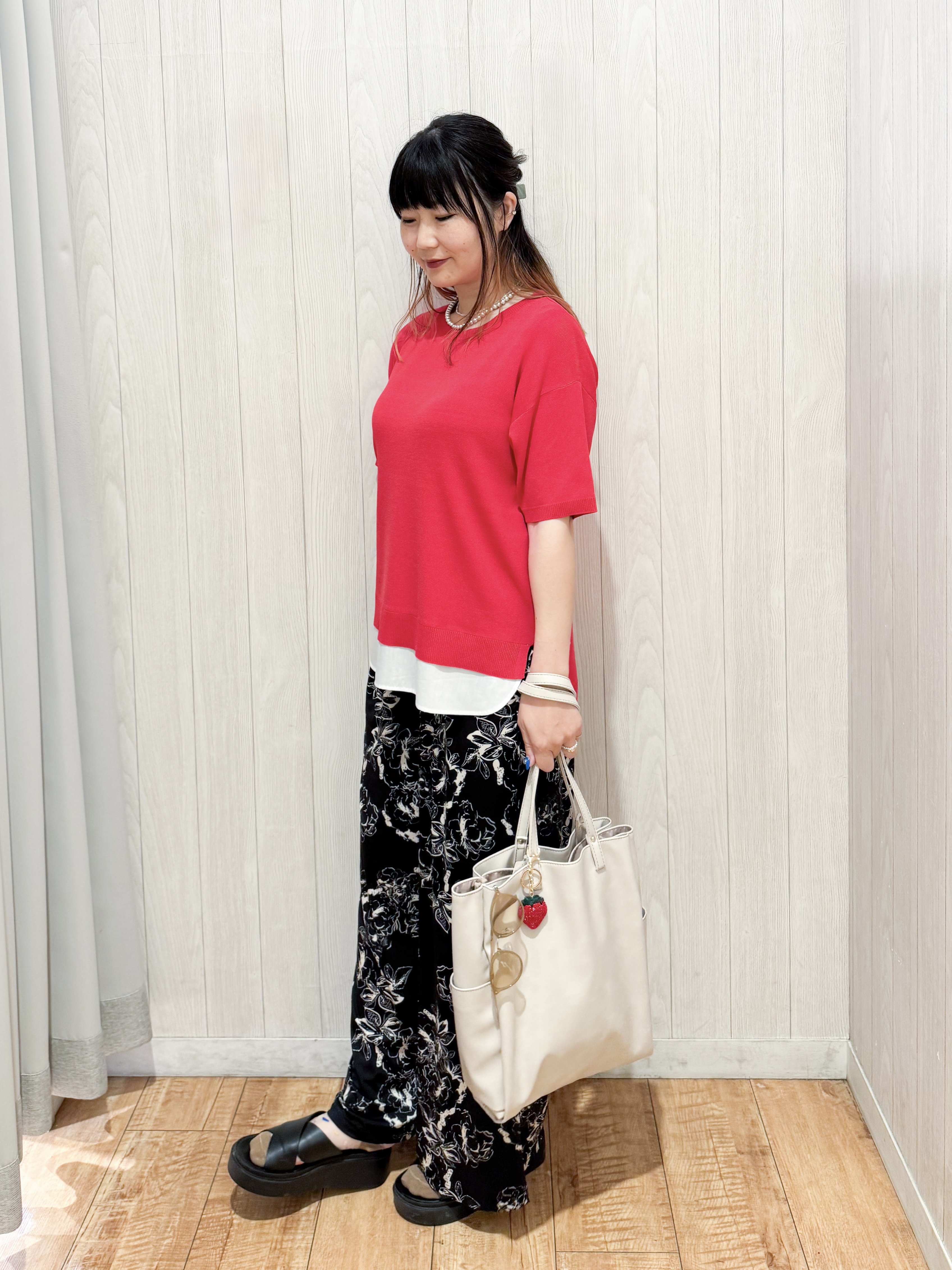 愛さんの「SHOO･LA･RUE｜【UV/洗濯機可/S-LL】毛玉になりにくい シャツレイヤード風でこなれ見え 半袖ニット」を使ったコーディネート