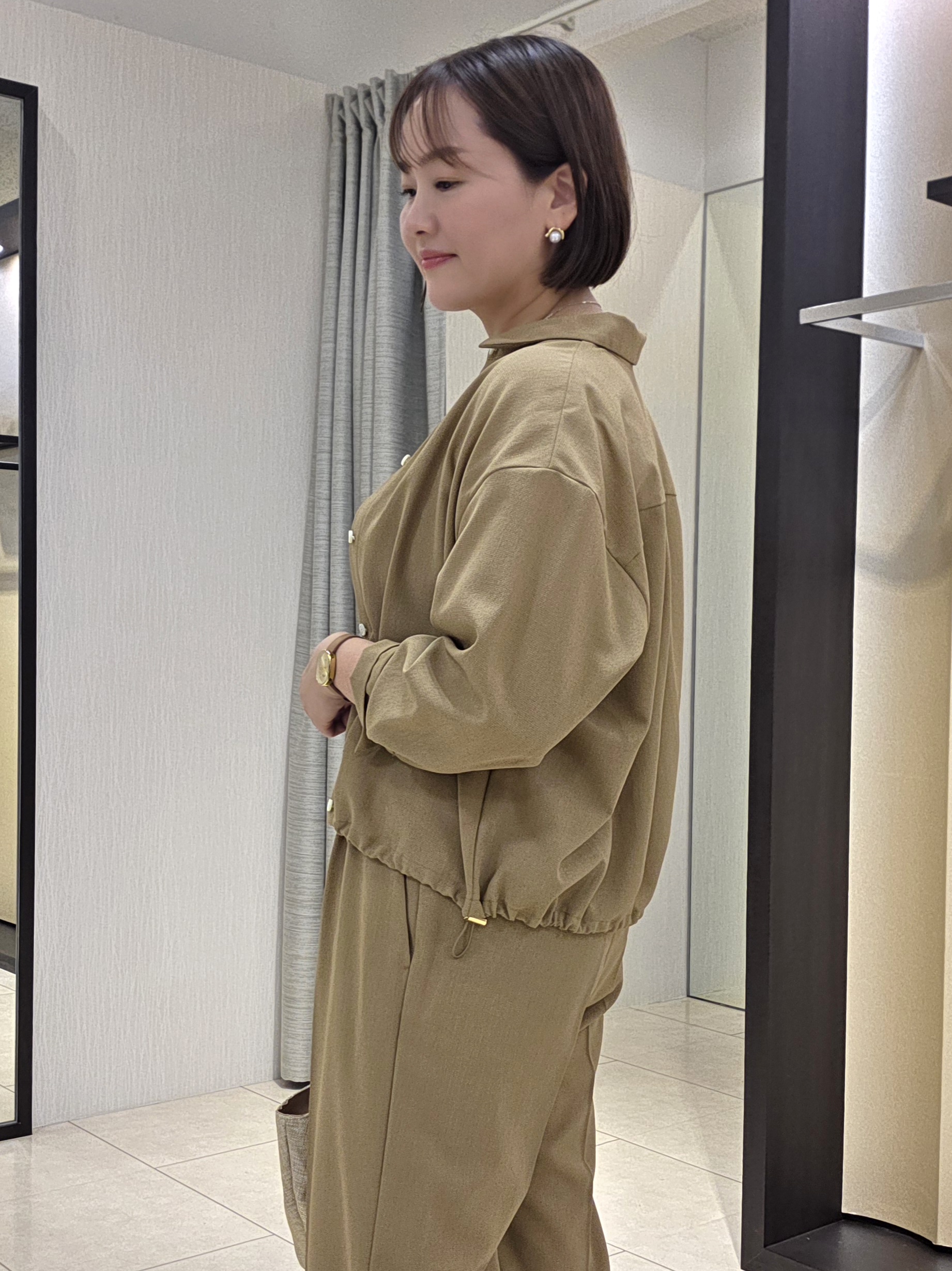 naokoさんの「UNTITLED｜【秋羽織り/セットアップ可/UVカット】エアリークールドロストシャツ」を使ったコーディネート