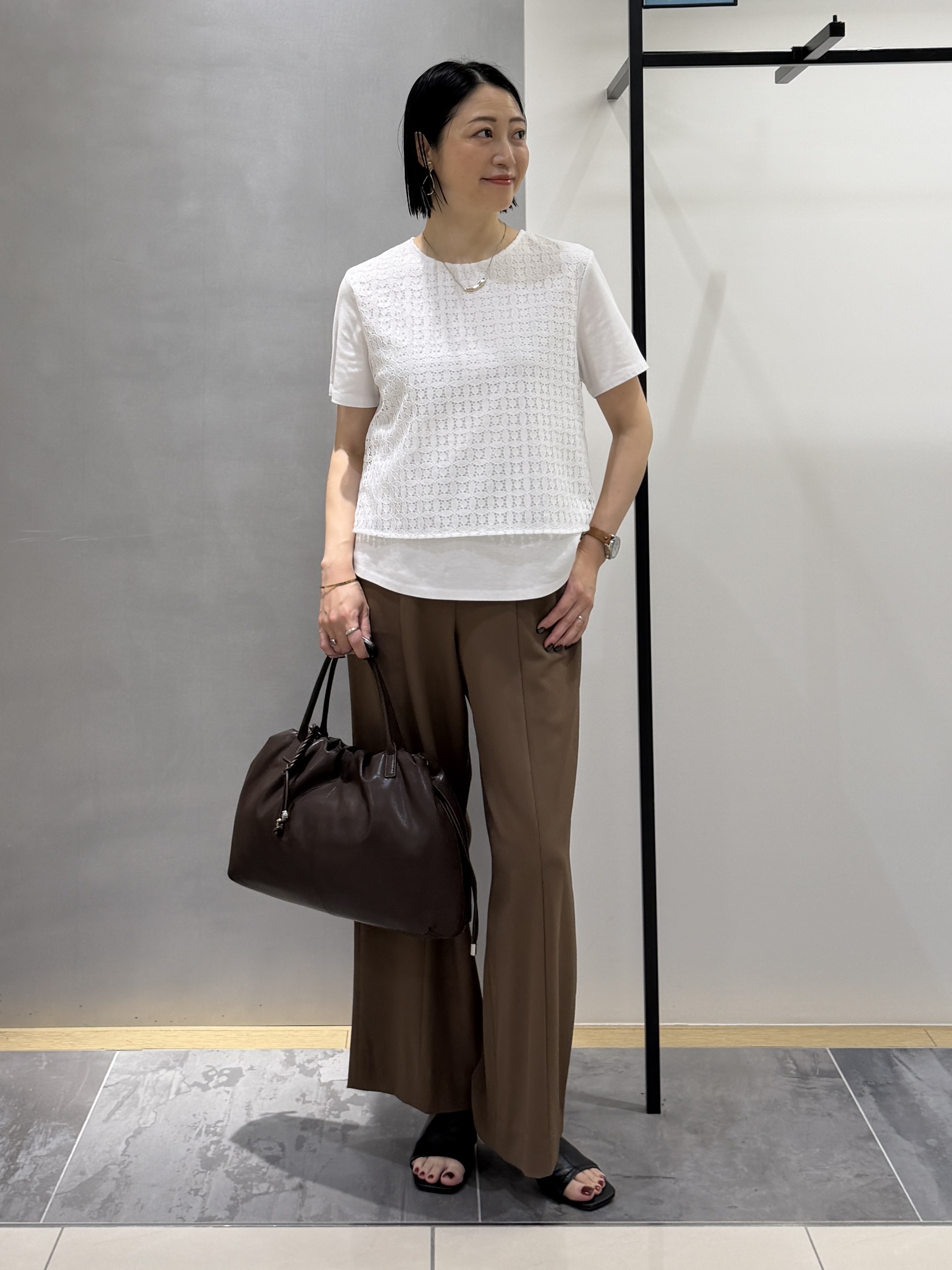 shihoさんの「INDIVI｜【洗える】レイヤード風レースコンビTシャツ」を使ったコーディネート
