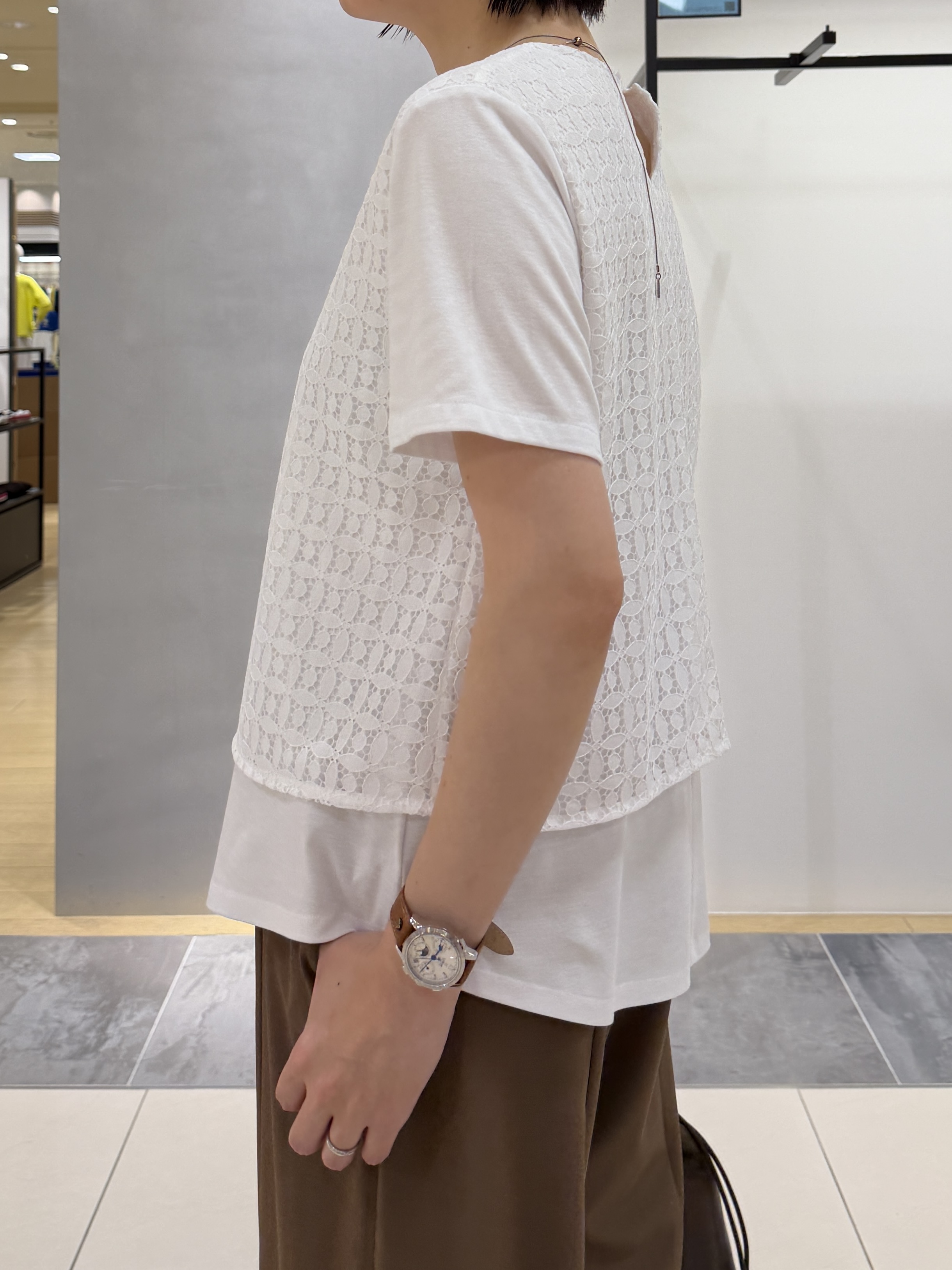 shihoさんの「INDIVI｜【洗える】レイヤード風レースコンビTシャツ」を使ったコーディネート