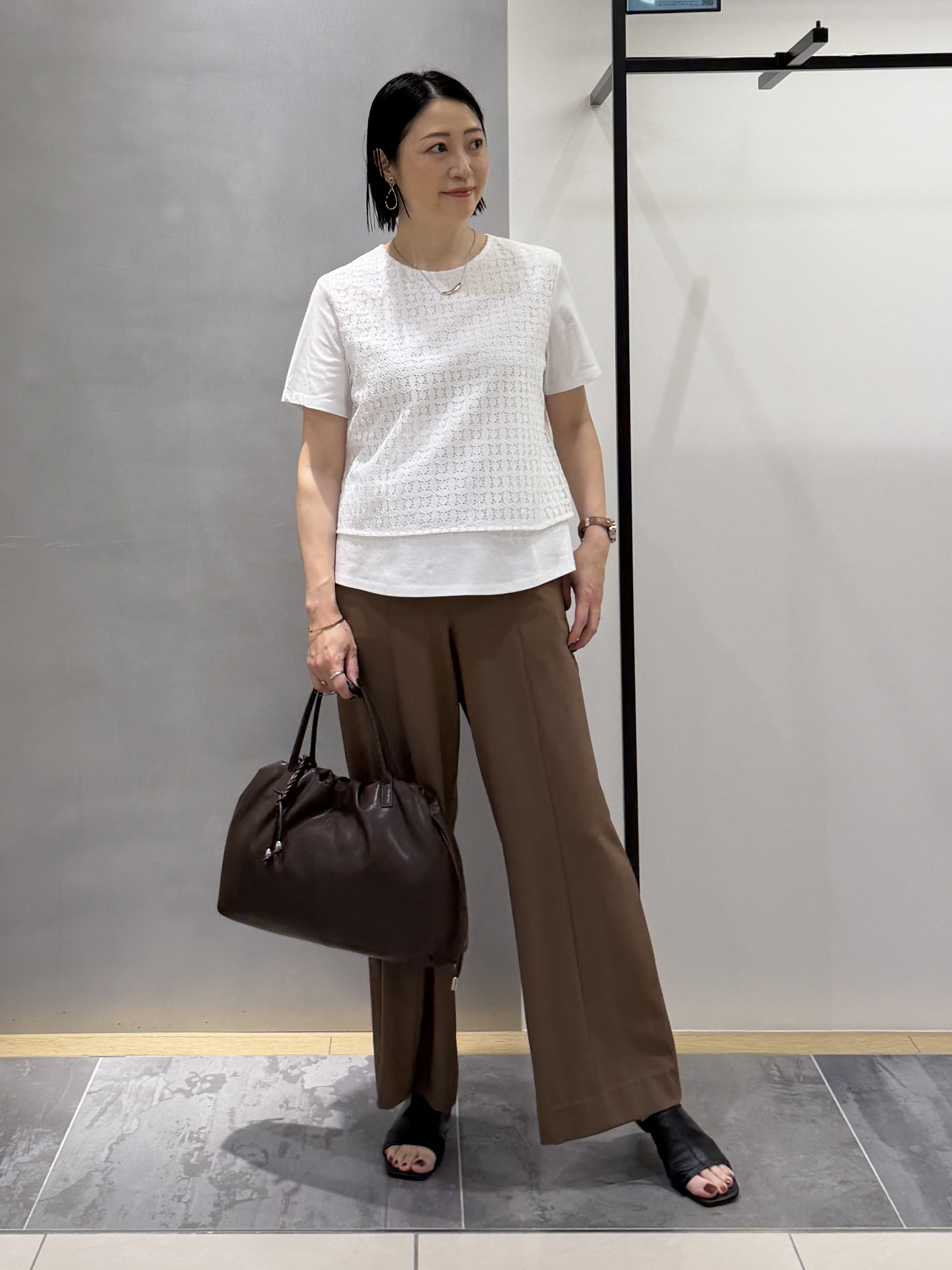 shihoさんの「INDIVI｜【洗える】レイヤード風レースコンビTシャツ」を使ったコーディネート