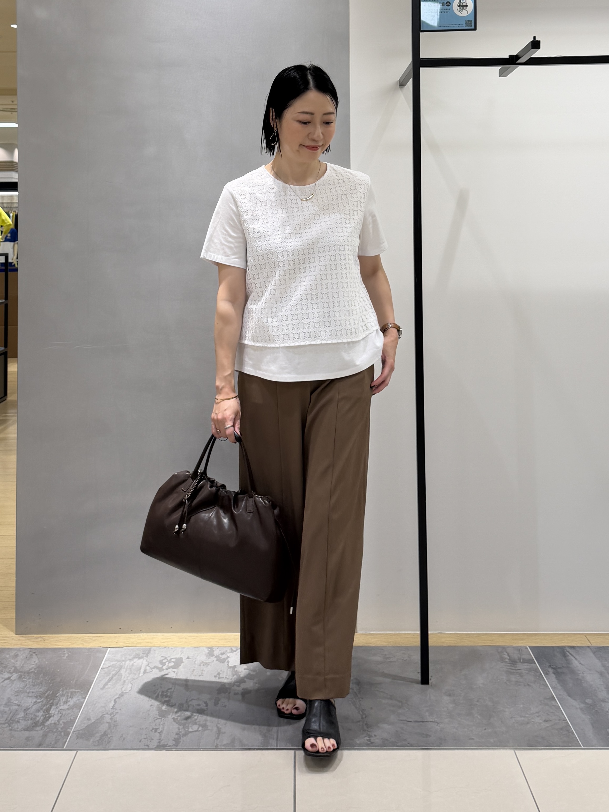 shihoさんの「INDIVI｜【洗える】レイヤード風レースコンビTシャツ」を使ったコーディネート