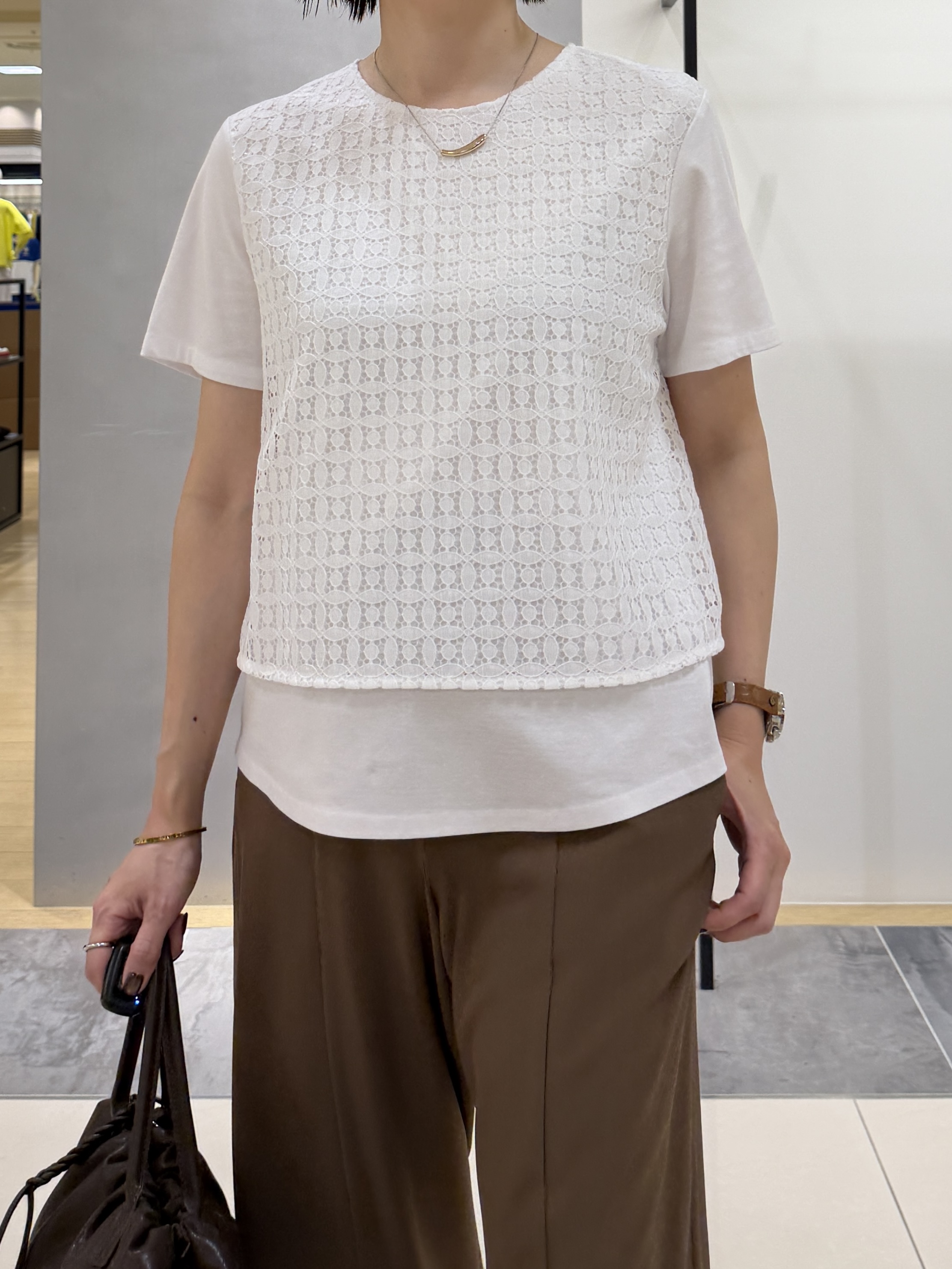 shihoさんの「INDIVI｜【洗える】レイヤード風レースコンビTシャツ」を使ったコーディネート