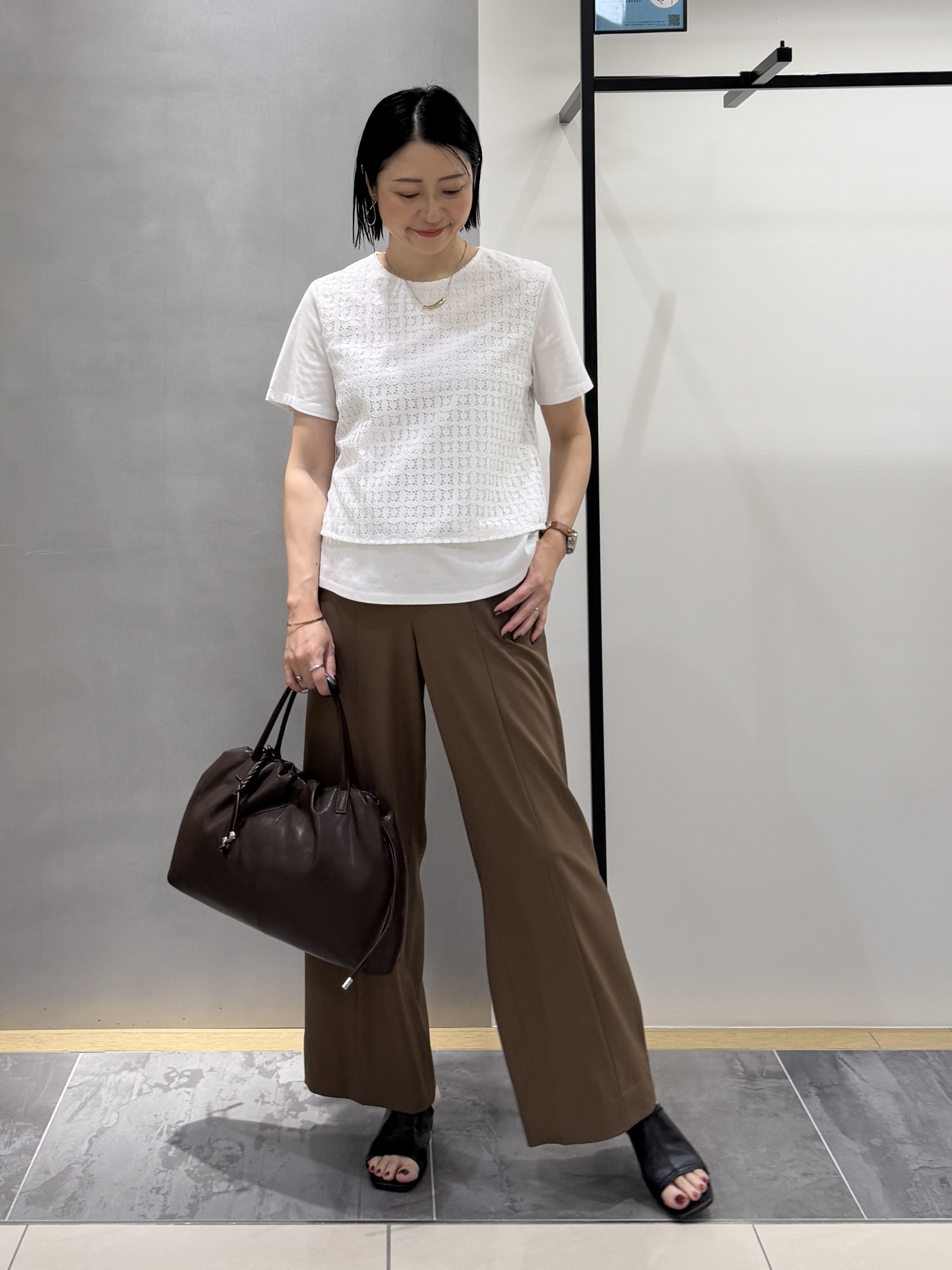 shihoさんの「INDIVI｜【洗える】レイヤード風レースコンビTシャツ」を使ったコーディネート