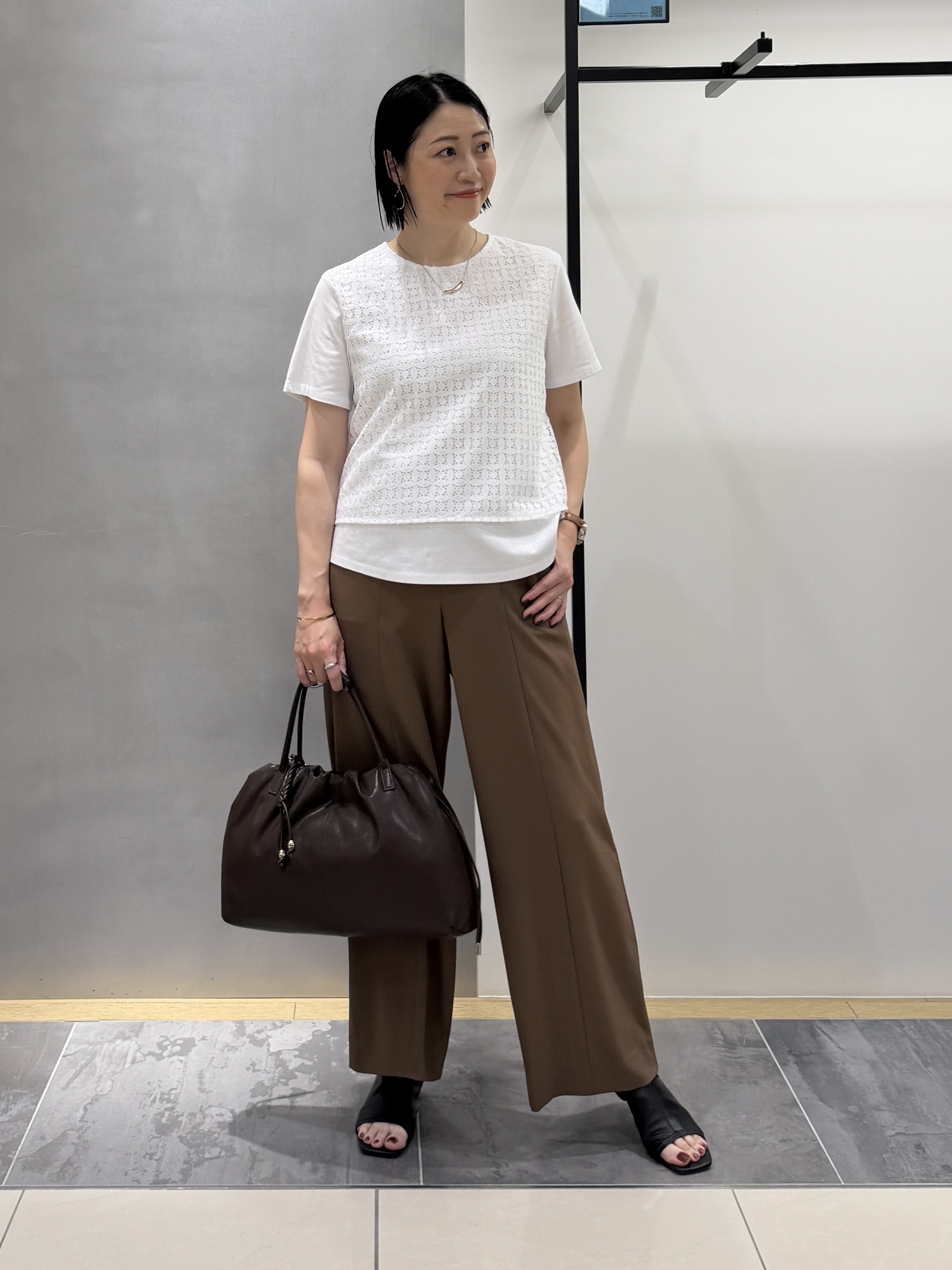 shihoさんの「INDIVI｜【洗える】レイヤード風レースコンビTシャツ」を使ったコーディネート