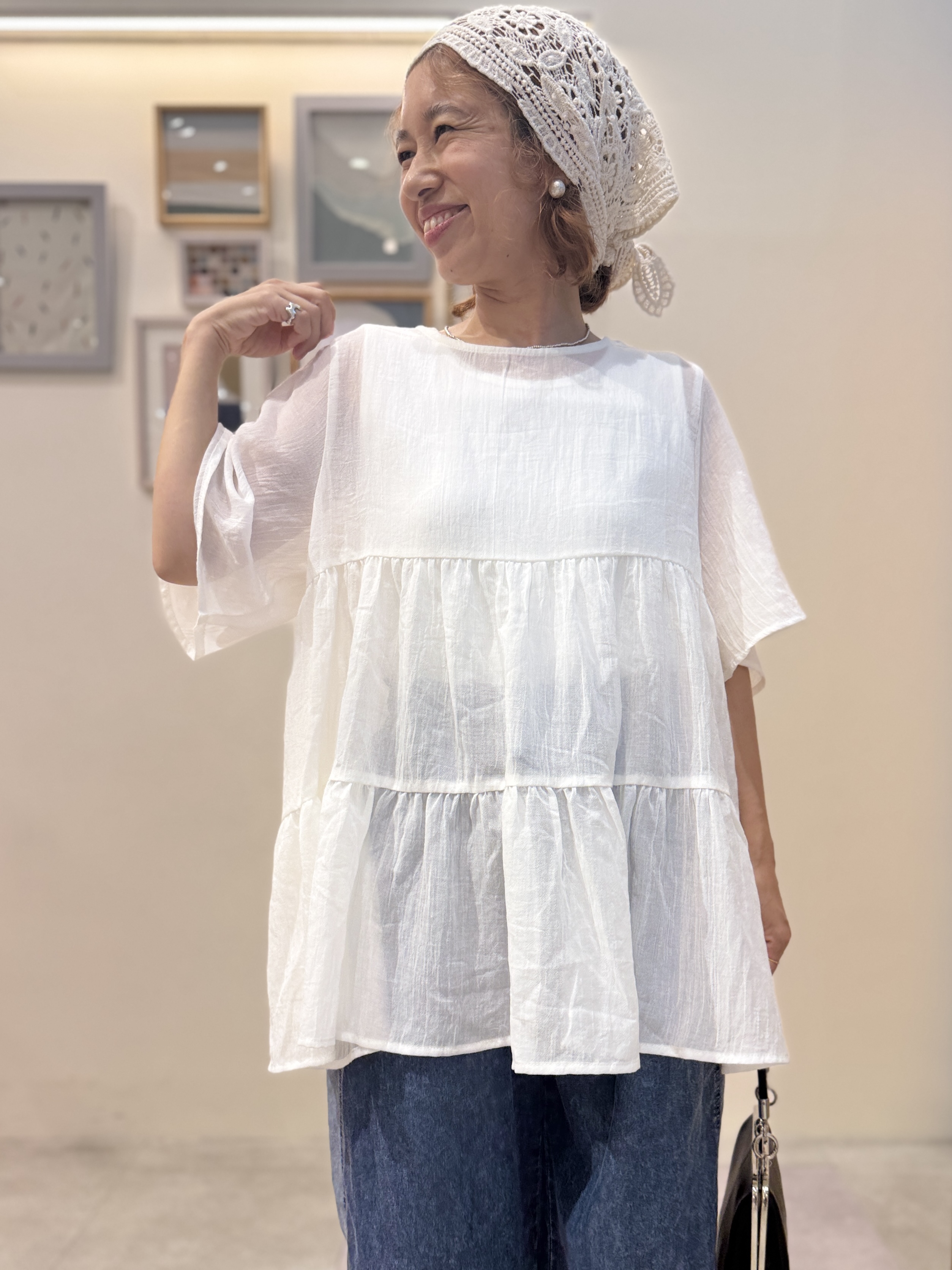 たけぴさんの「SHOO･LA･RUE｜【洗濯機可/S-LL】インせず着られる シアー素材が上品なティアードブラウス」を使ったコーディネート