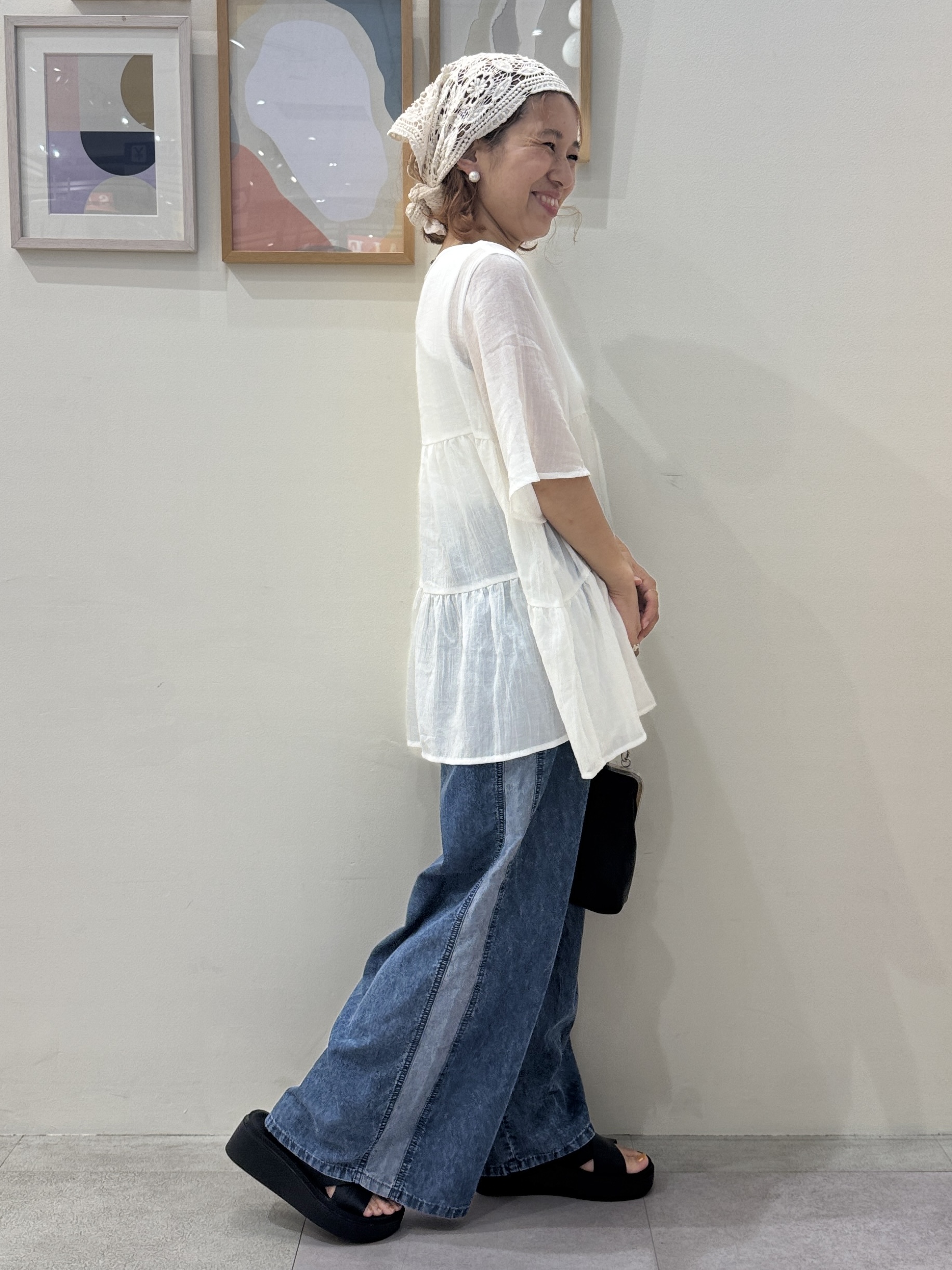 たけぴさんの「SHOO･LA･RUE｜【洗濯機可/S-LL】インせず着られる シアー素材が上品なティアードブラウス」を使ったコーディネート