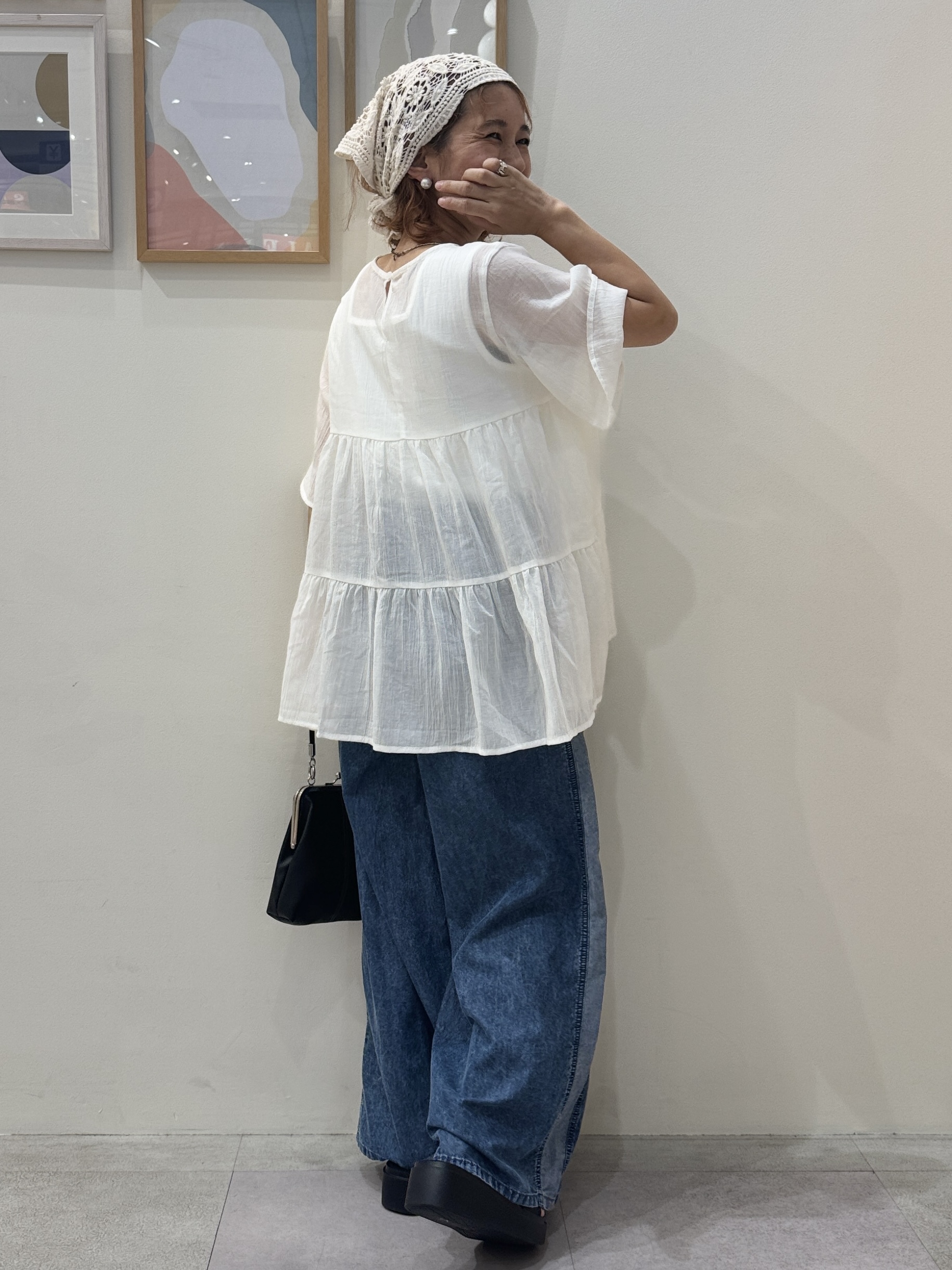 たけぴさんの「SHOO･LA･RUE｜【洗濯機可/S-LL】インせず着られる シアー素材が上品なティアードブラウス」を使ったコーディネート