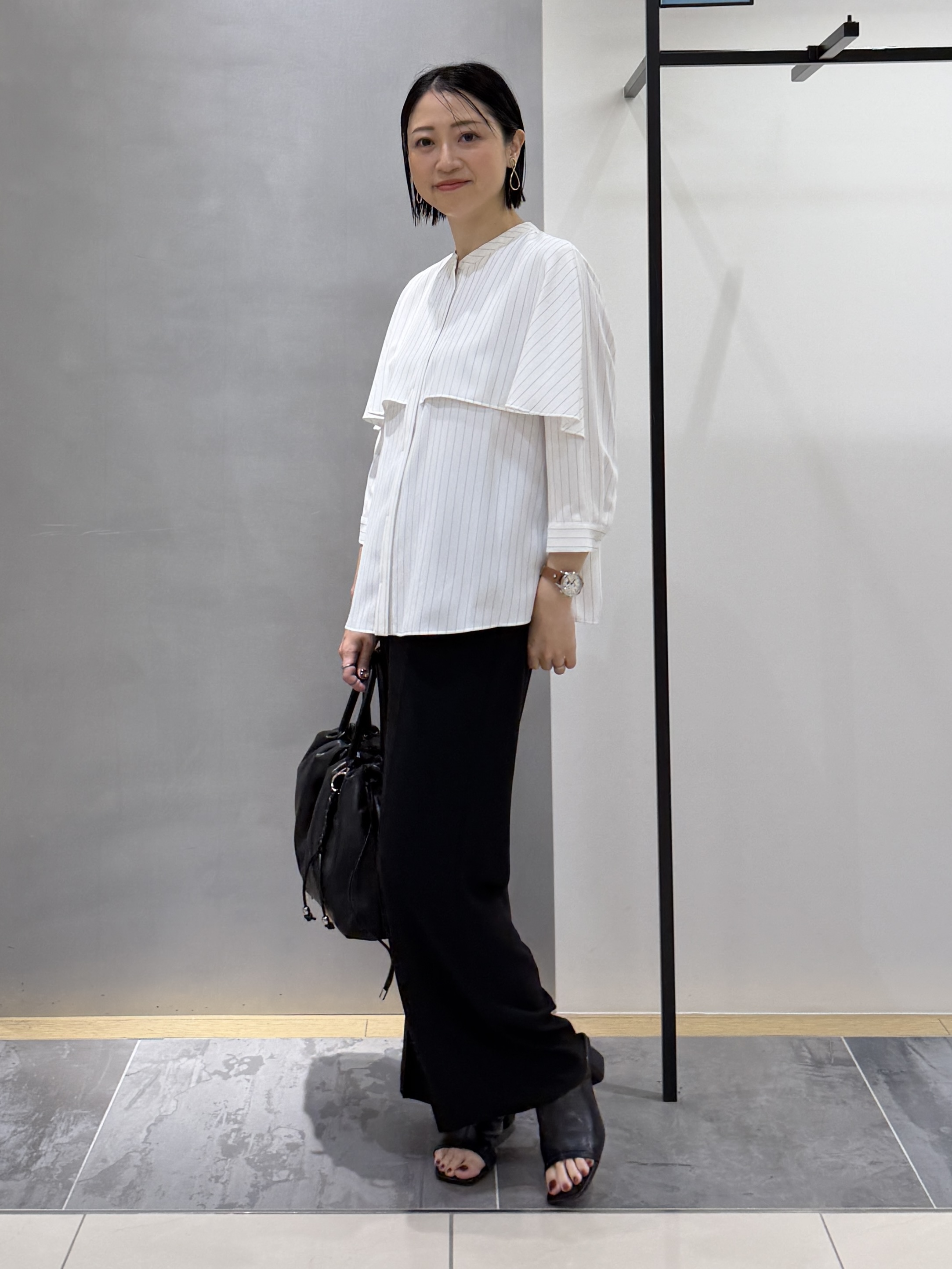 shihoさんの「INDIVI｜【接触冷感/UVケア/夏羽織り/着る日傘】ケープ風ブラウス」を使ったコーディネート