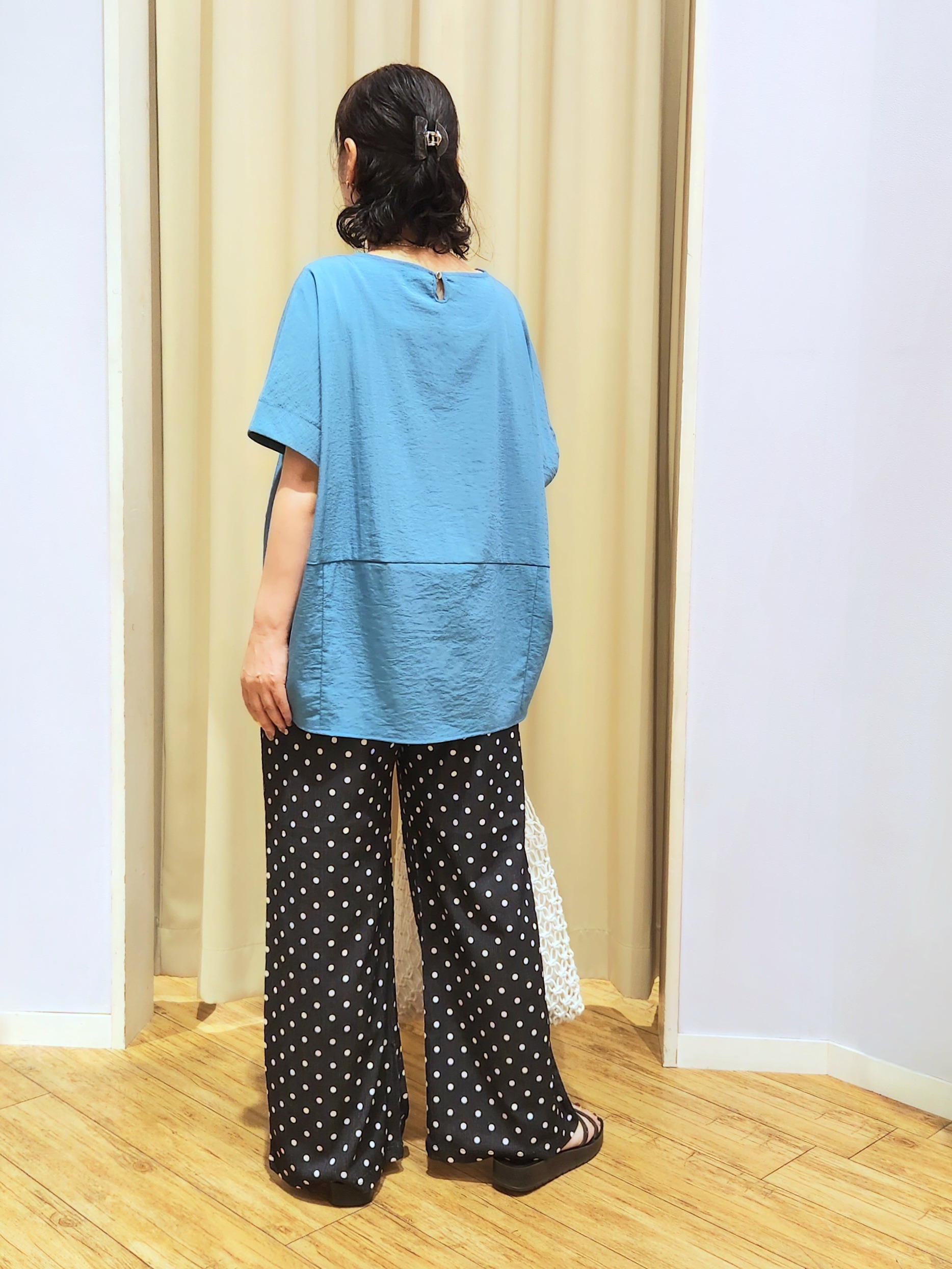 くまさんの「SHOO･LA･RUE｜【洗濯機可/セットアップ可】軽凛(かろりん) シンプル上品 切替コクーントップス」を使ったコーディネート