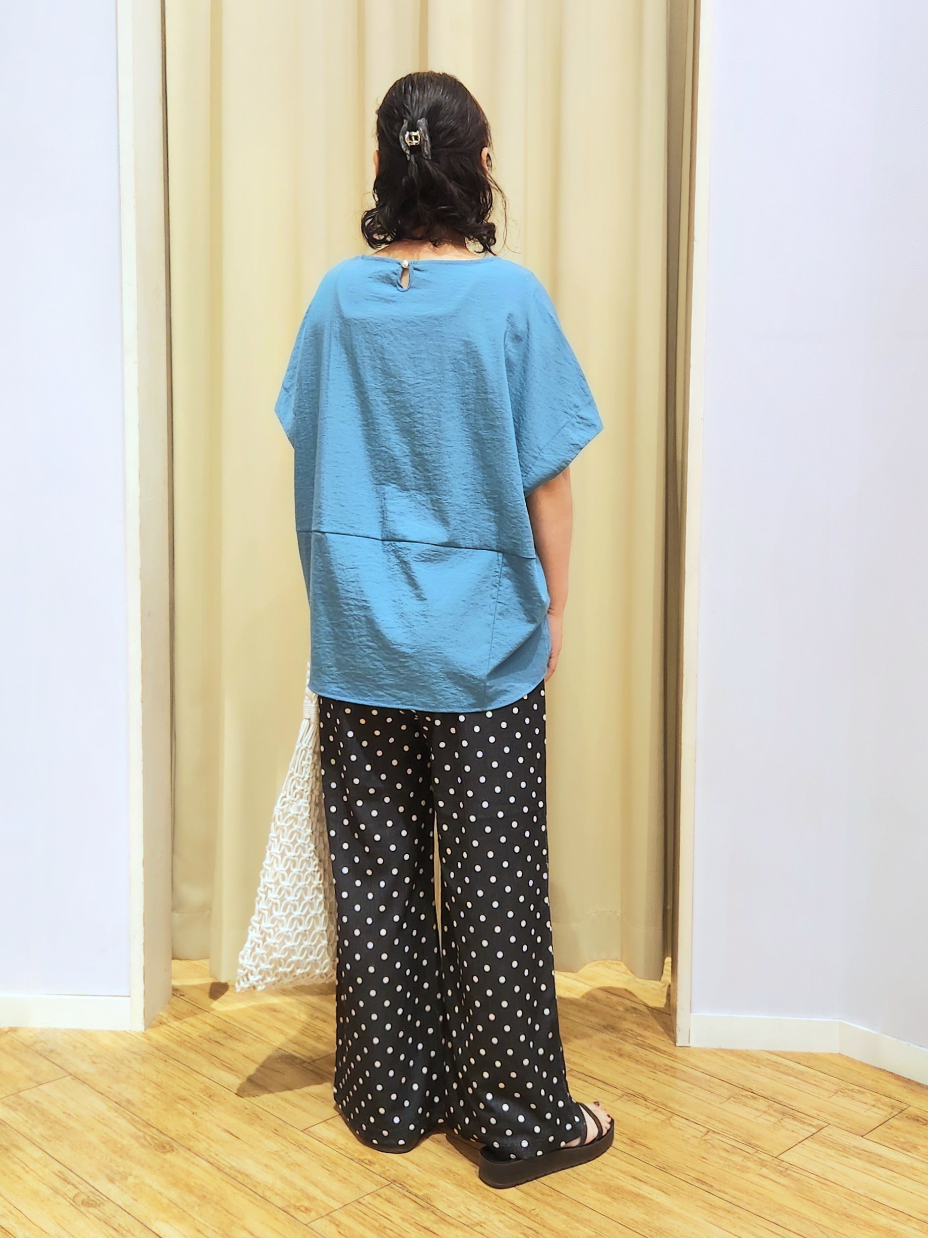 くまさんの「SHOO･LA･RUE｜【洗濯機可/セットアップ可】軽凛(かろりん) シンプル上品 切替コクーントップス」を使ったコーディネート