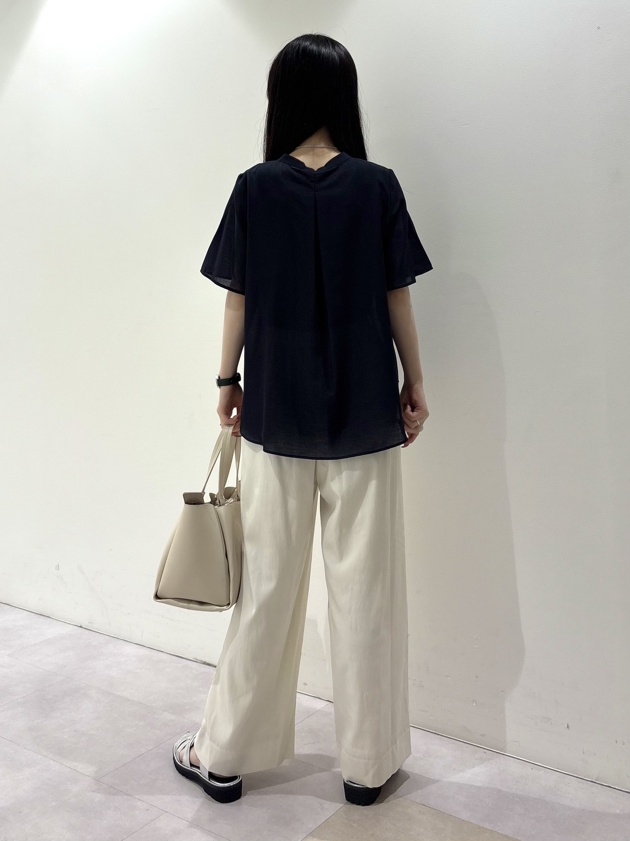 KEIKOさんの「INDIVI｜【接触冷感/洗える】シアーシャンブレーピンタックブラウス」を使ったコーディネート