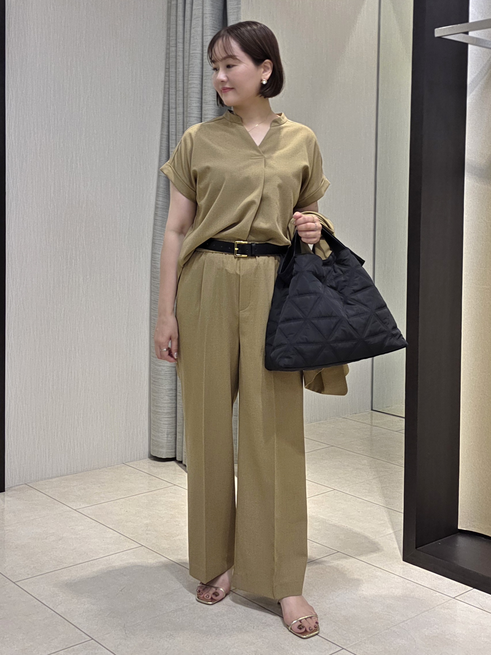 naokoさんの「UNTITLED｜【残暑も快適/セットアップ可/接触冷感】エアリークールブラウス」を使ったコーディネート