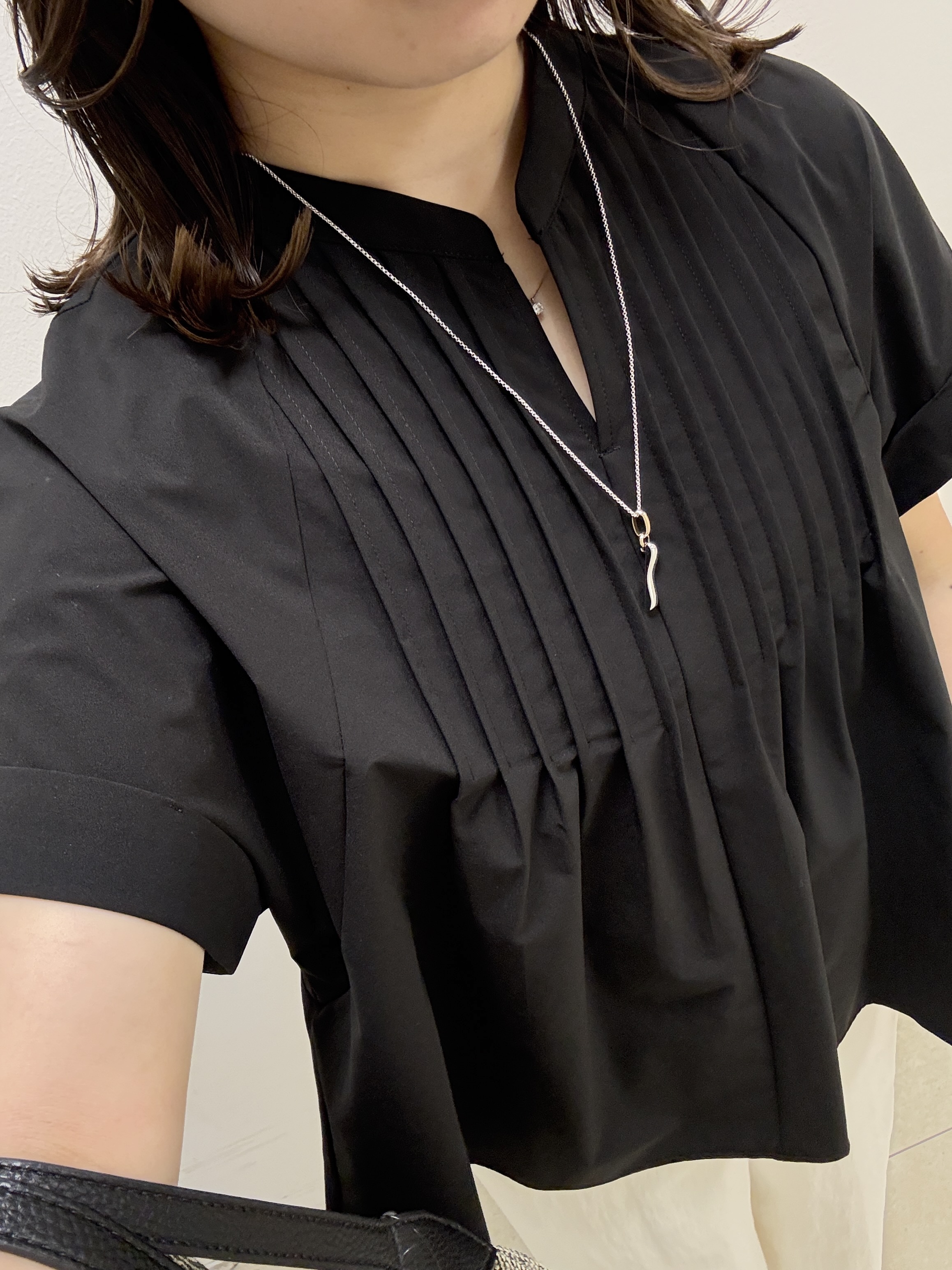 kahoさんの「INDIVI｜【撥水／UVケア／SETUP可能】軽量タックスキッパーブラウス」を使ったコーディネート