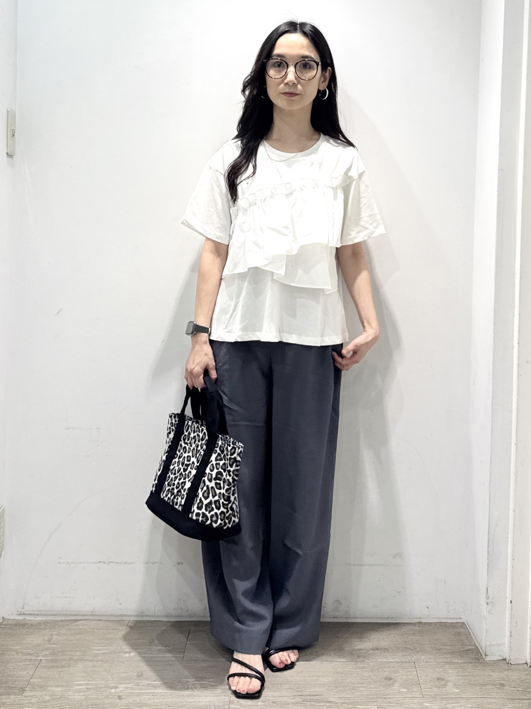 yuicciさんの「OPAQUE.CLIP｜【接触冷感】アシメフリルドッキングカットソー《洗濯機OK》」を使ったコーディネート