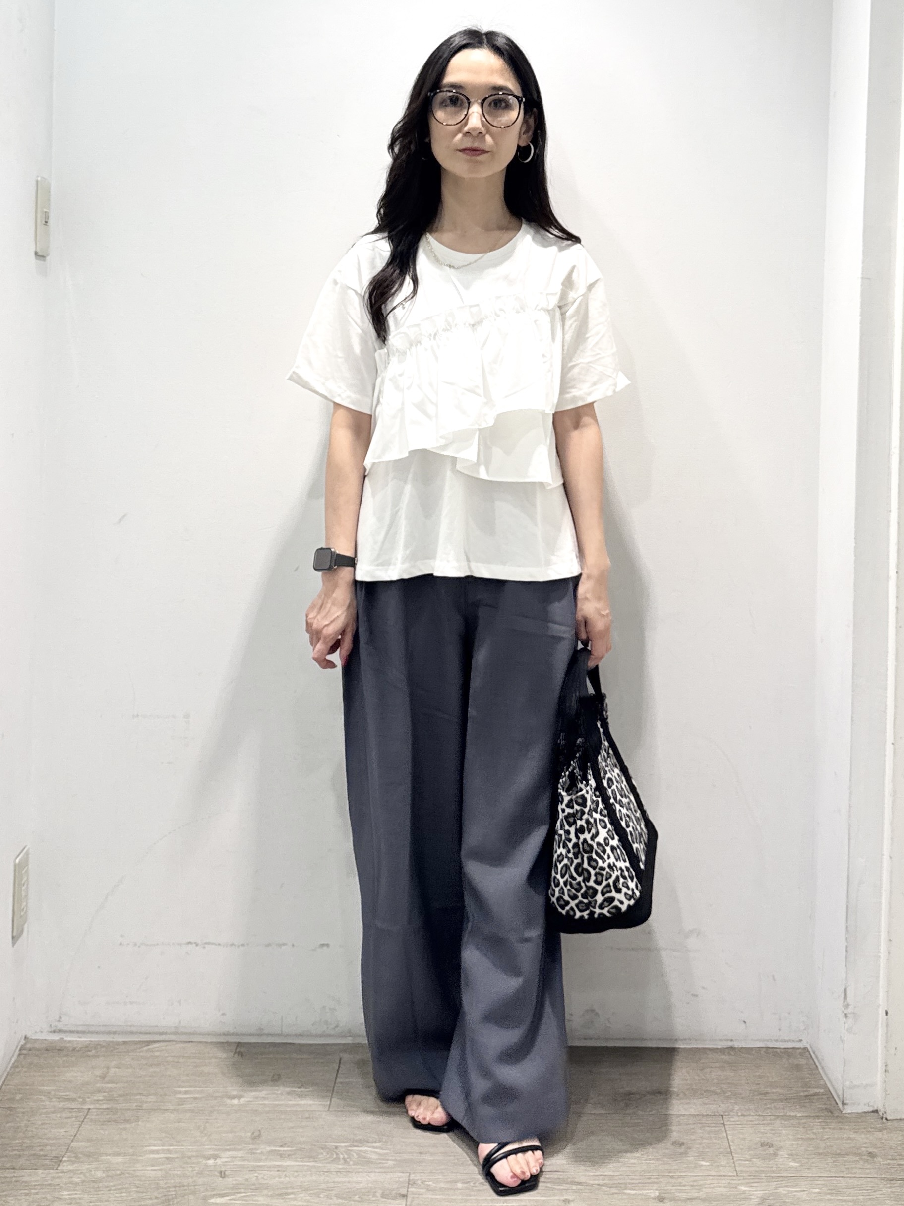 yuicciさんの「OPAQUE.CLIP｜【接触冷感】アシメフリルドッキングカットソー《洗濯機OK》」を使ったコーディネート