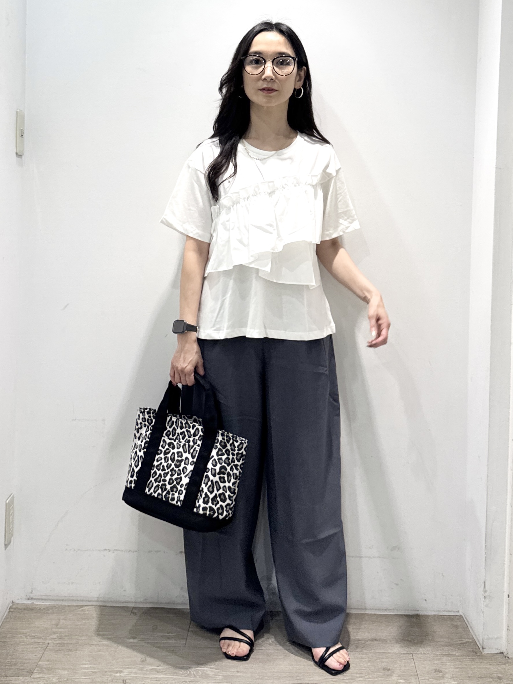 yuicciさんの「OPAQUE.CLIP｜【接触冷感】アシメフリルドッキングカットソー《洗濯機OK》」を使ったコーディネート