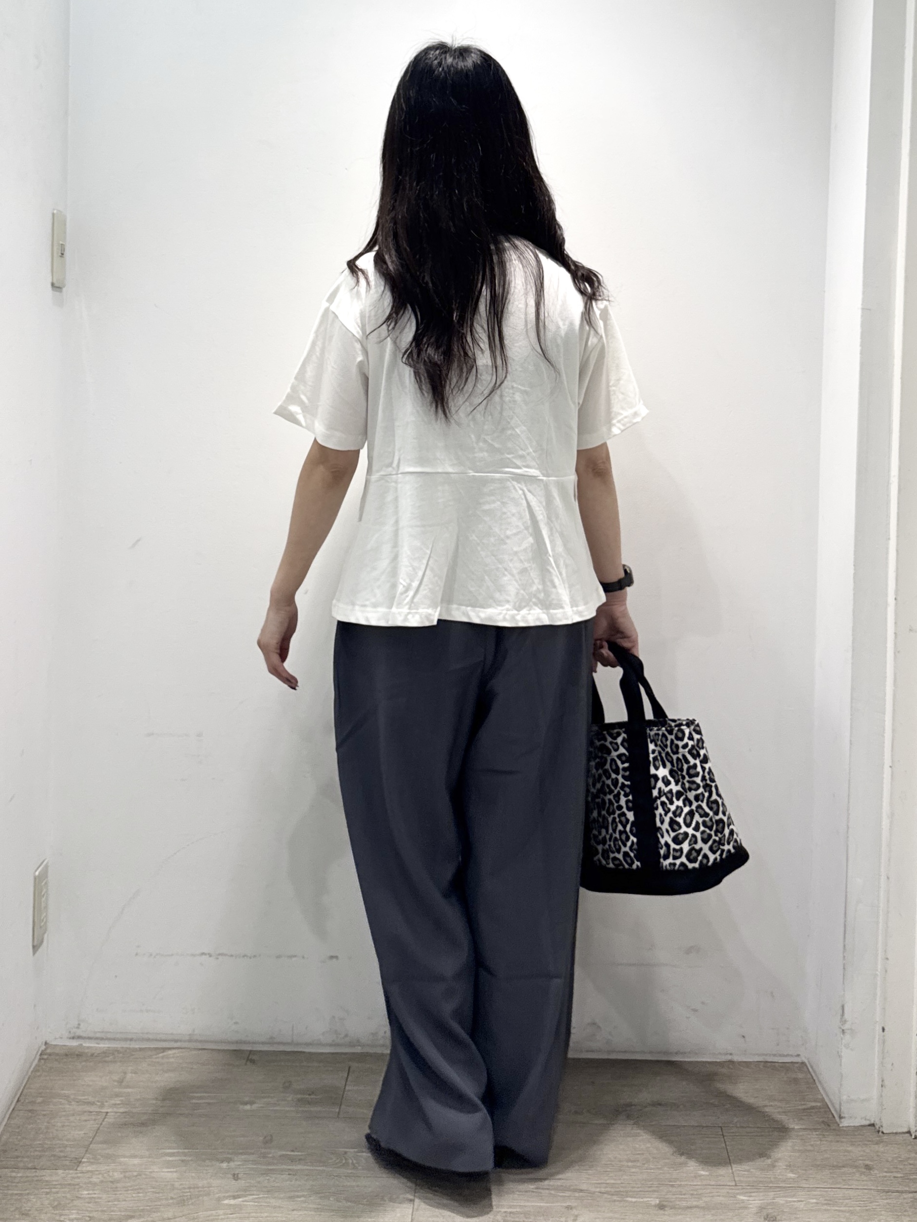 yuicciさんの「OPAQUE.CLIP｜【接触冷感】アシメフリルドッキングカットソー《洗濯機OK》」を使ったコーディネート