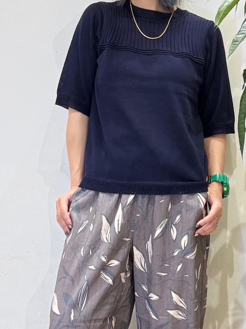 misakiさんの「SHOO･LA･RUE｜【S-LL/二の腕カバー】品よく決まる 5分袖デザインニット」を使ったコーディネート