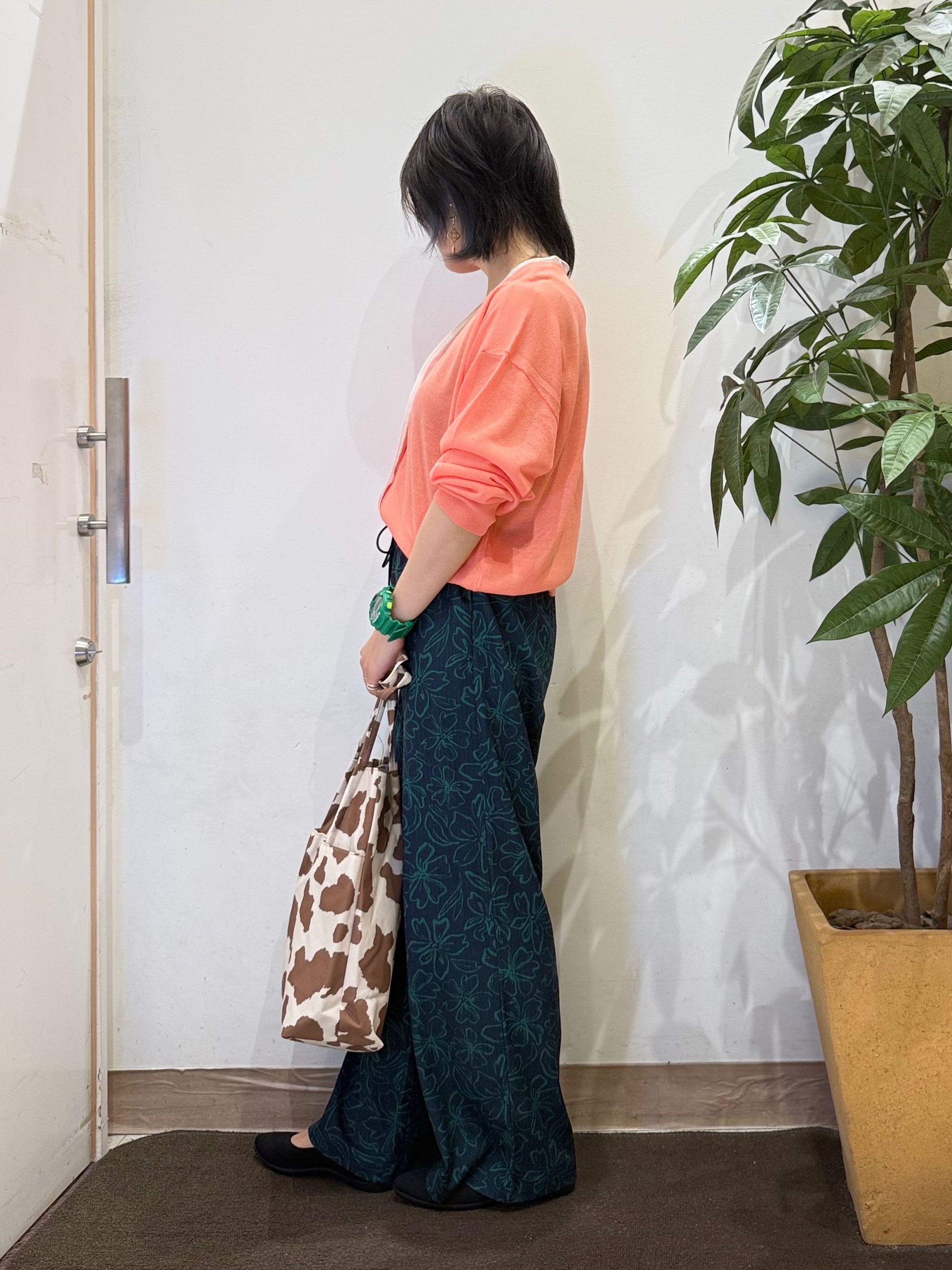 misakiさんの「SHOO･LA･RUE｜【洗濯機可/S-LL】配色シフォン襟でサマ見え 上品シアーカーディガン」を使ったコーディネート