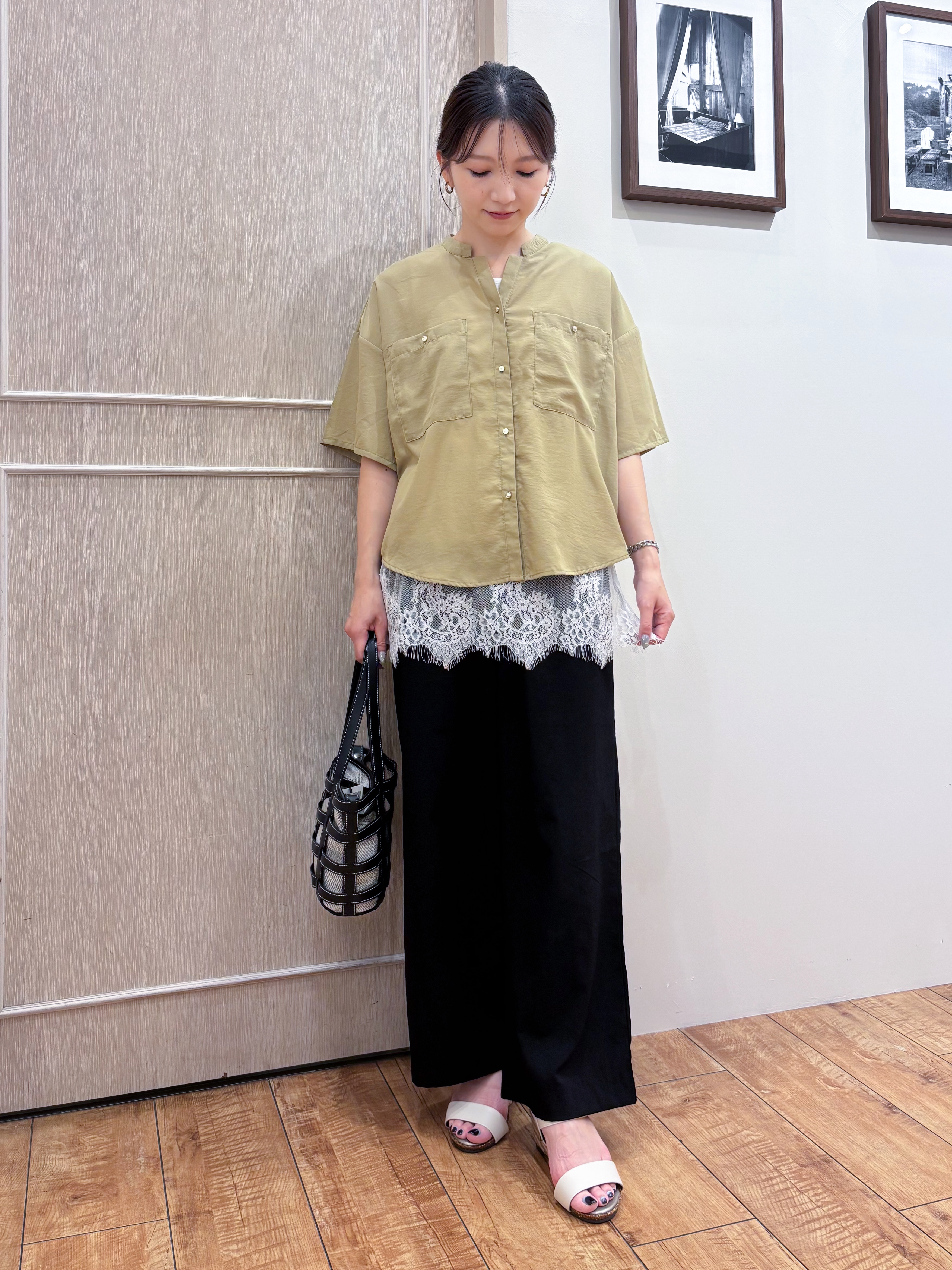 なみさんの「SHOO･LA･RUE｜【洗濯機可/S-LL】大人の抜け感 ゆるっと5分袖シャツ」を使ったコーディネート