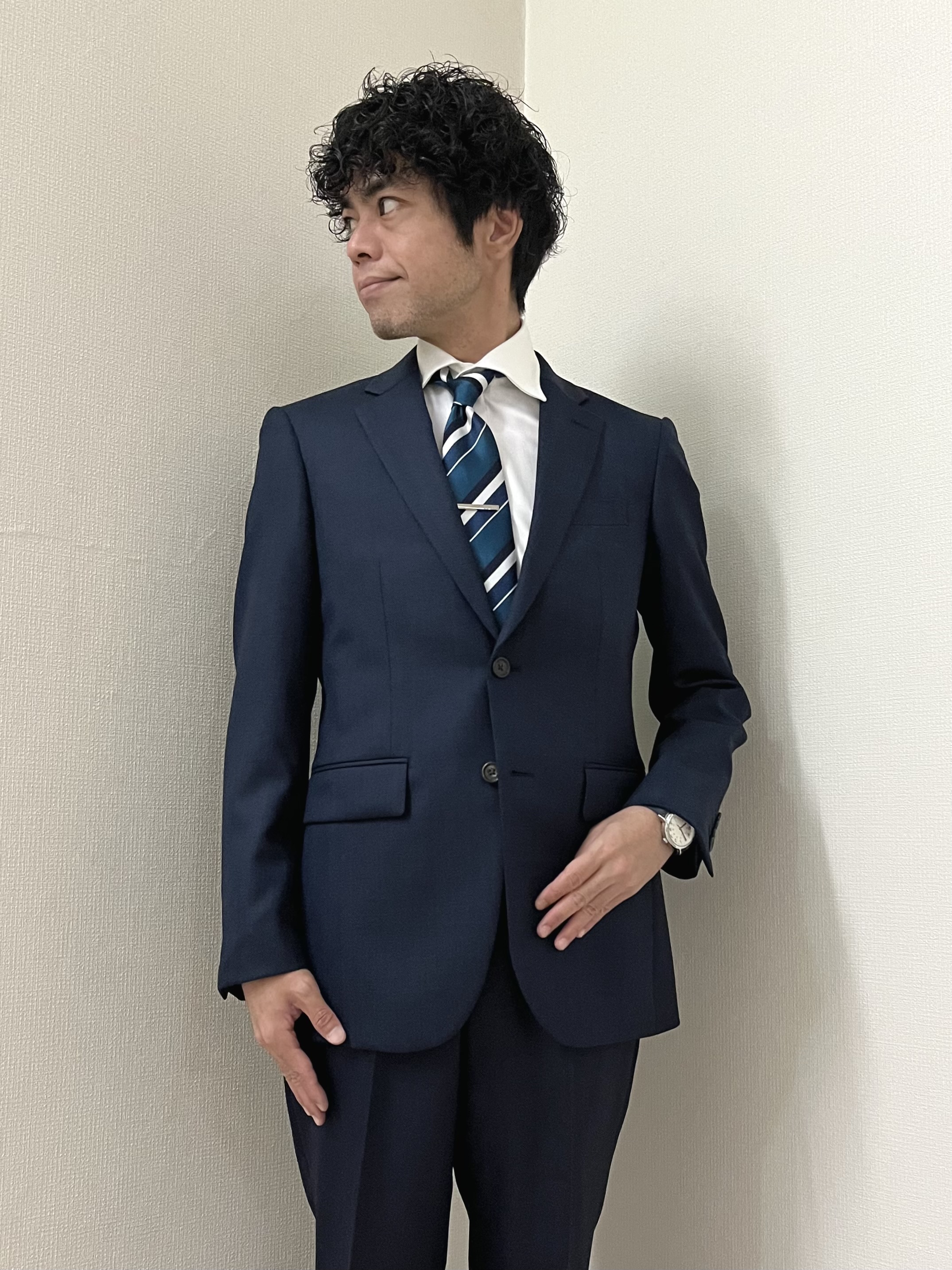 URAさんの「TAKEO KIKUCHI｜【Three by Three】シャイニーシャークピンヘッド スーツ/3ピース対応可」を使ったコーディネート