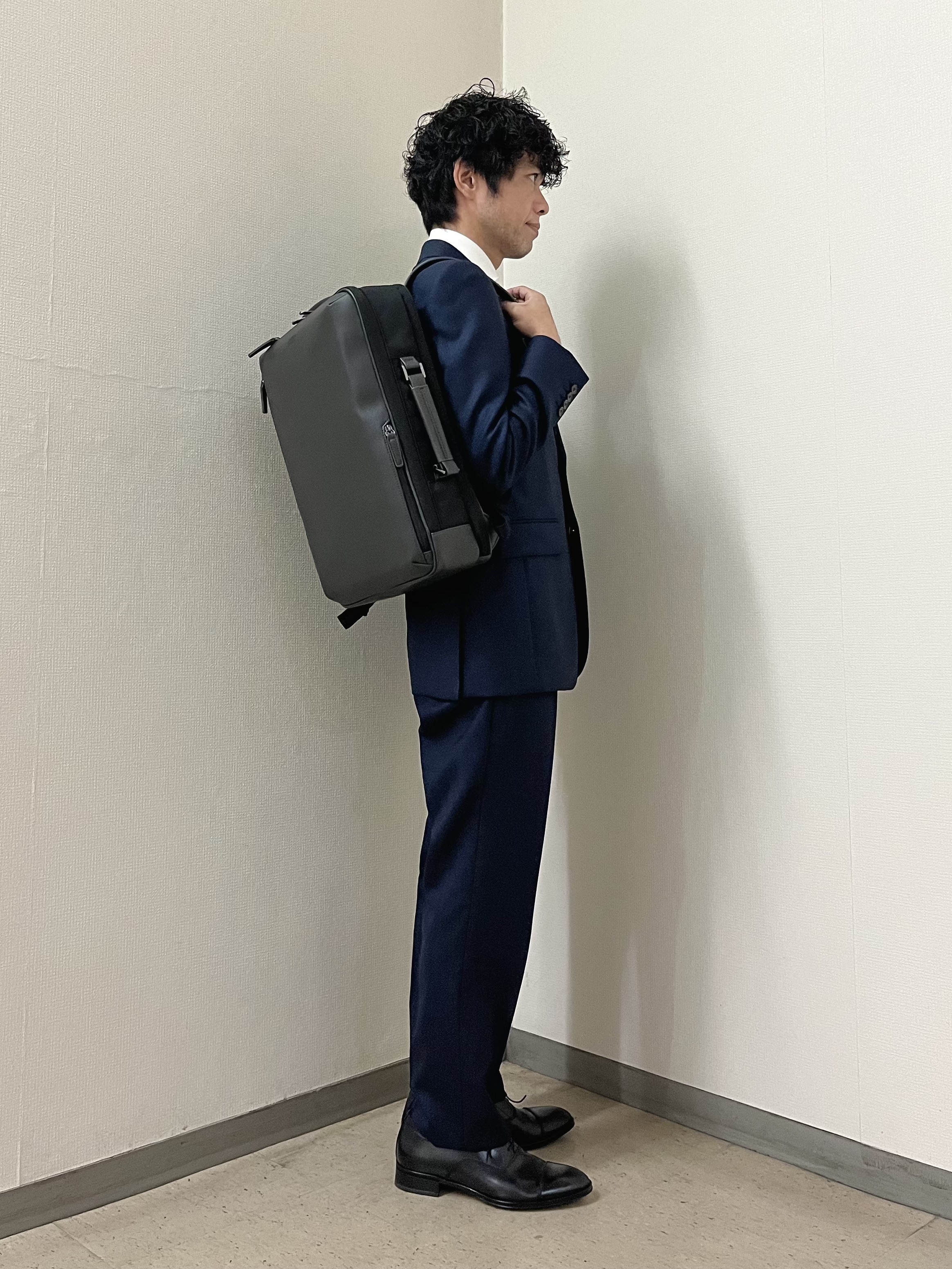 URAさんの「TAKEO KIKUCHI｜【Three by Three】シャイニーシャークピンヘッド スーツ/3ピース対応可」を使ったコーディネート