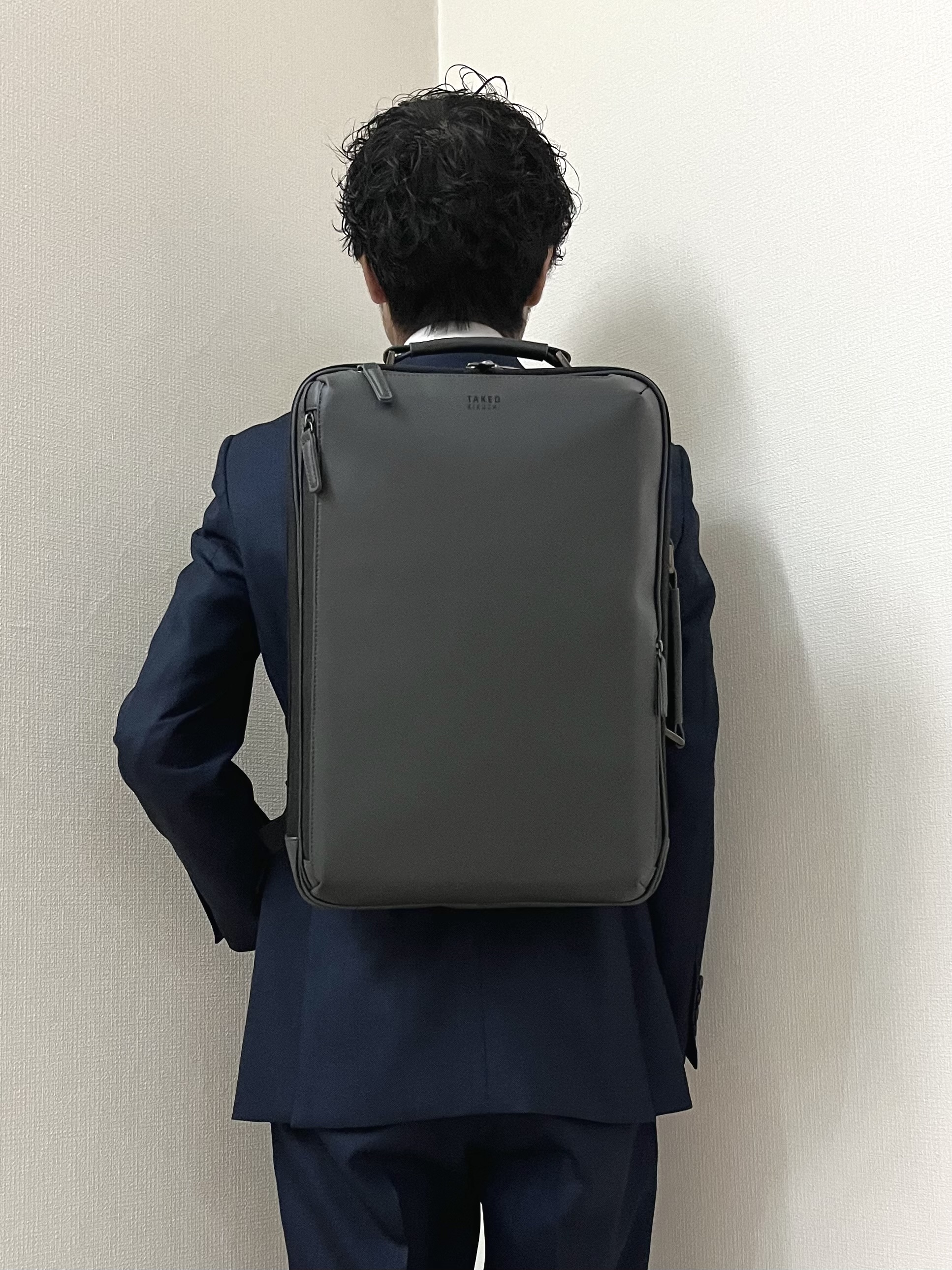 URAさんの「TAKEO KIKUCHI｜【Three by Three】シャイニーシャークピンヘッド スーツ/3ピース対応可」を使ったコーディネート