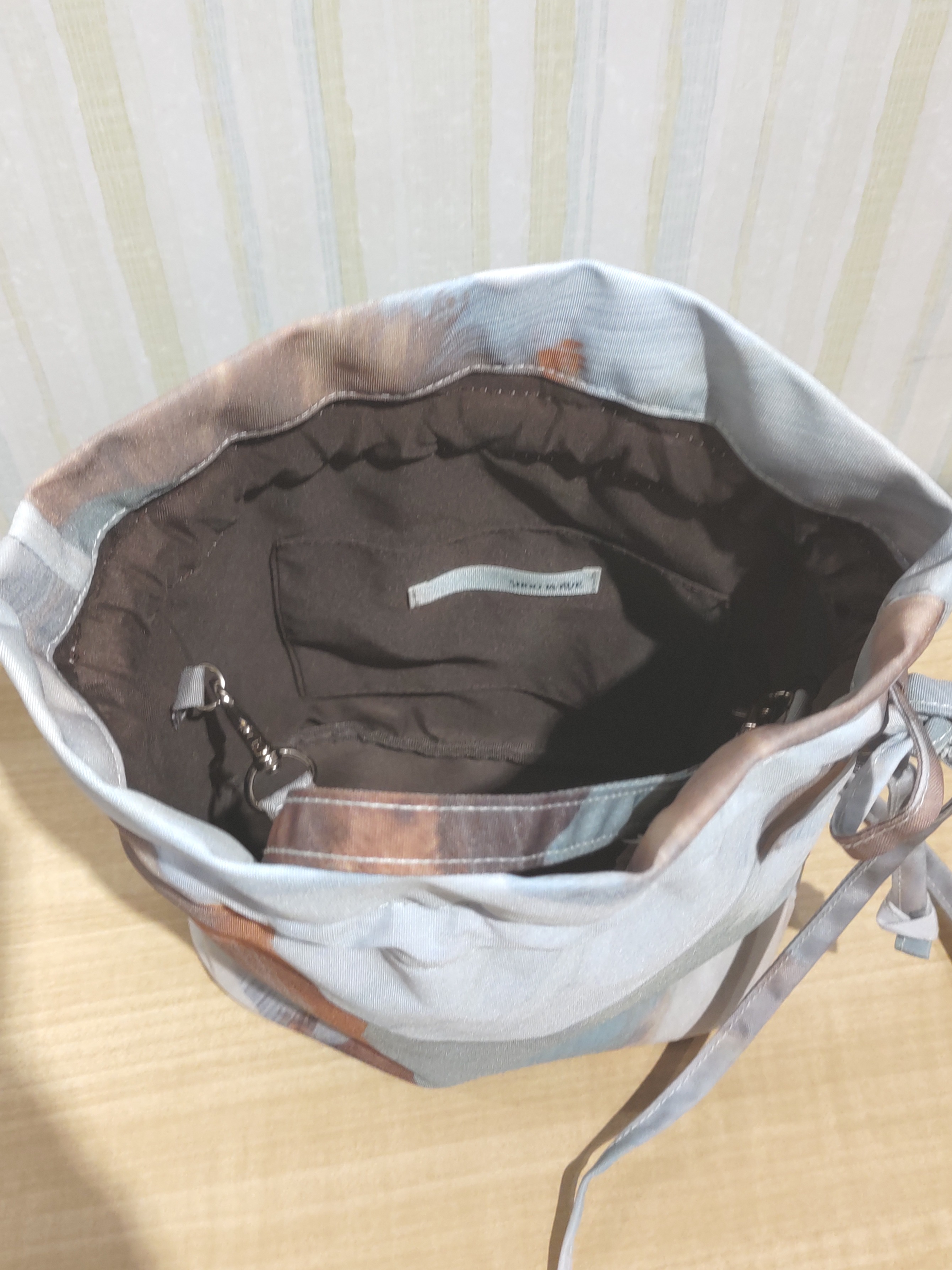 shimaさんの「SHOO･LA･RUE｜アソートプリント巾着バッグ」を使ったコーディネート