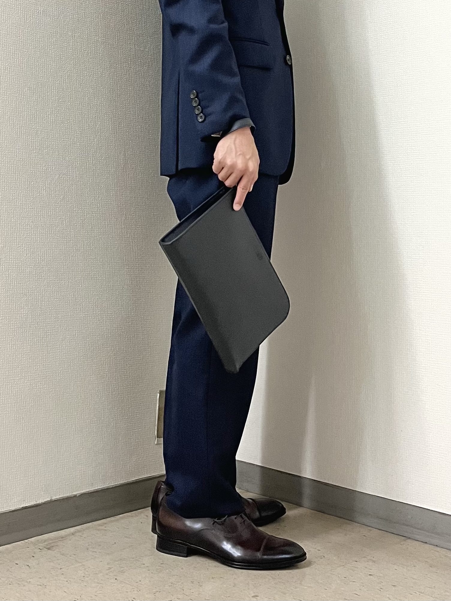 URAさんの「TAKEO KIKUCHI｜【Three by Three】シャイニーシャークピンヘッド スーツ/3ピース対応可」を使ったコーディネート