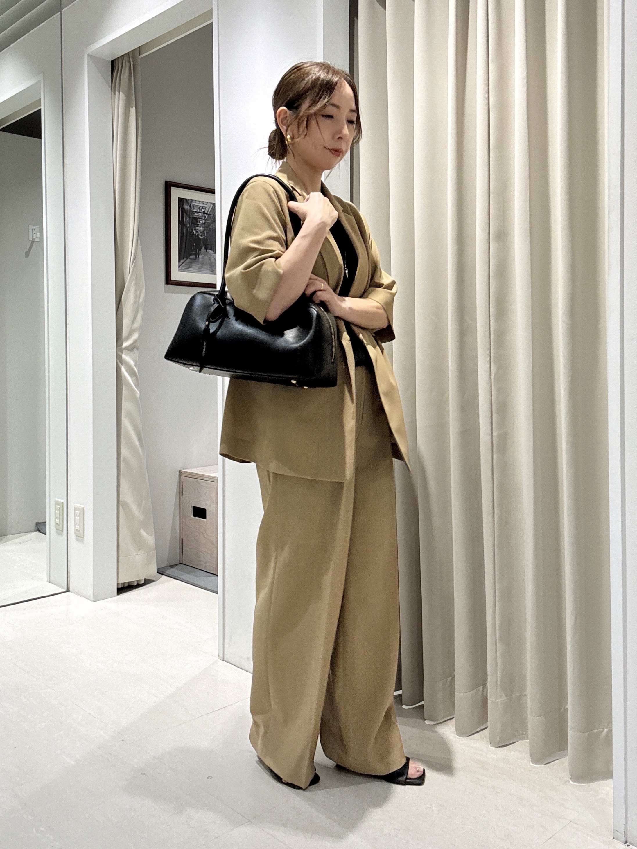 tomoさんの「UNTITLED｜【秋の通勤羽織/セットアップ可/UVカット】エアリークール半袖ジャケット」を使ったコーディネート